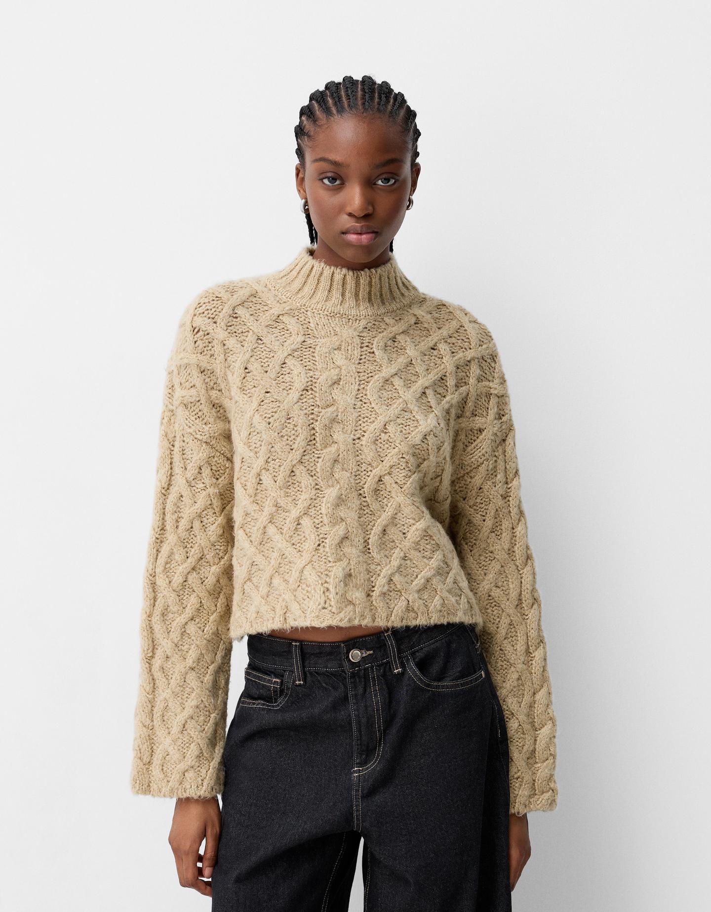 Bershka Pullover Mit Stehkragen Und Flechtmuster Damen S Beige günstig online kaufen