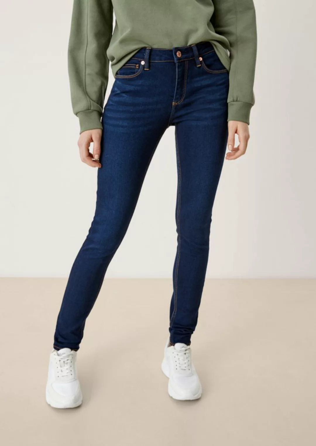 QS Stoffhose Jeans Sadie / Skinny Fit / Mid Rise / Skinny Leg Label-Patch günstig online kaufen