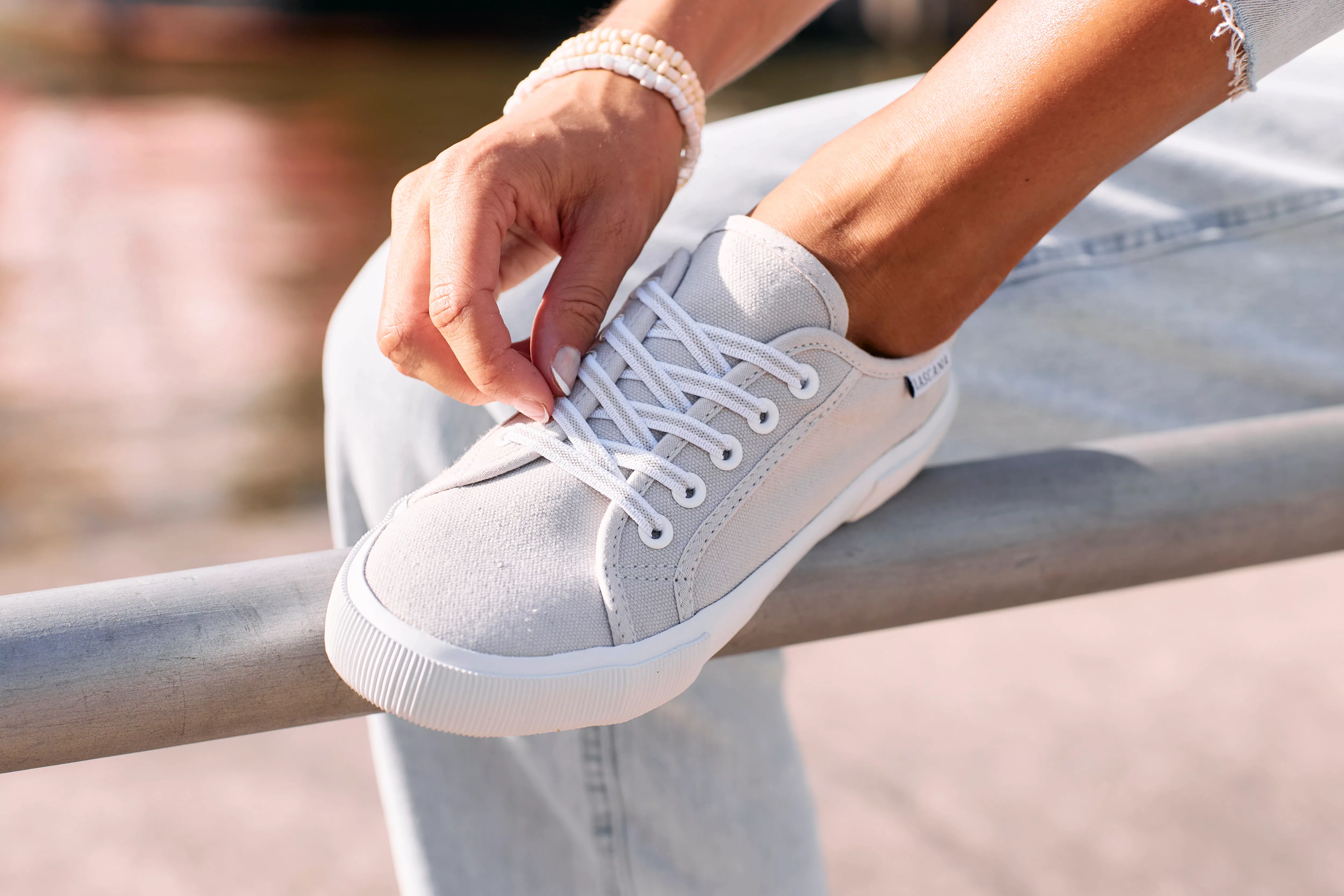 LASCANA Sneaker, Schnürhalbschuh, Freizeitschuh mit stretchigen Schnürbände günstig online kaufen