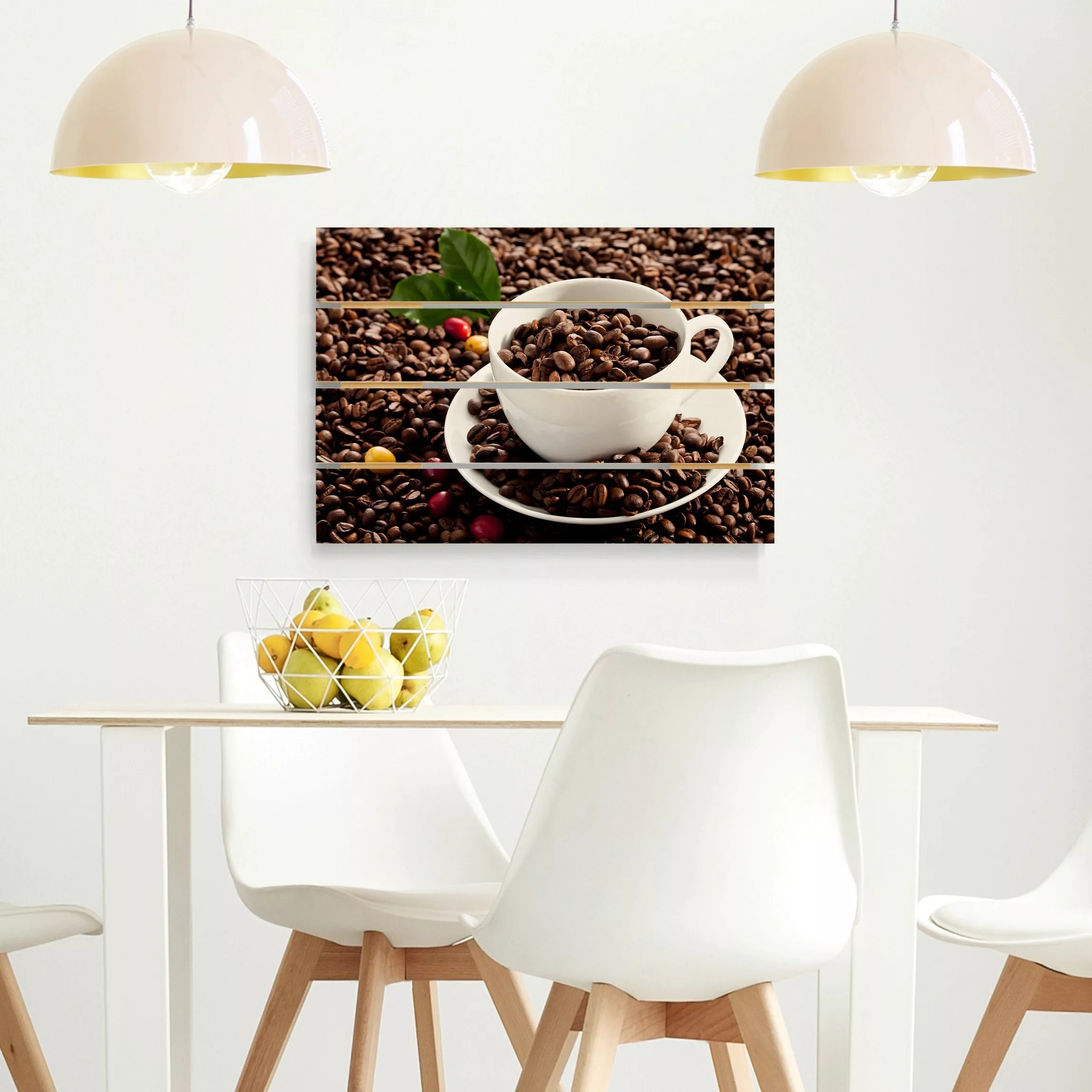 Holzbild Plankenoptik Küche - Querformat Kaffeetasse mit gerösteten Kaffeeb günstig online kaufen