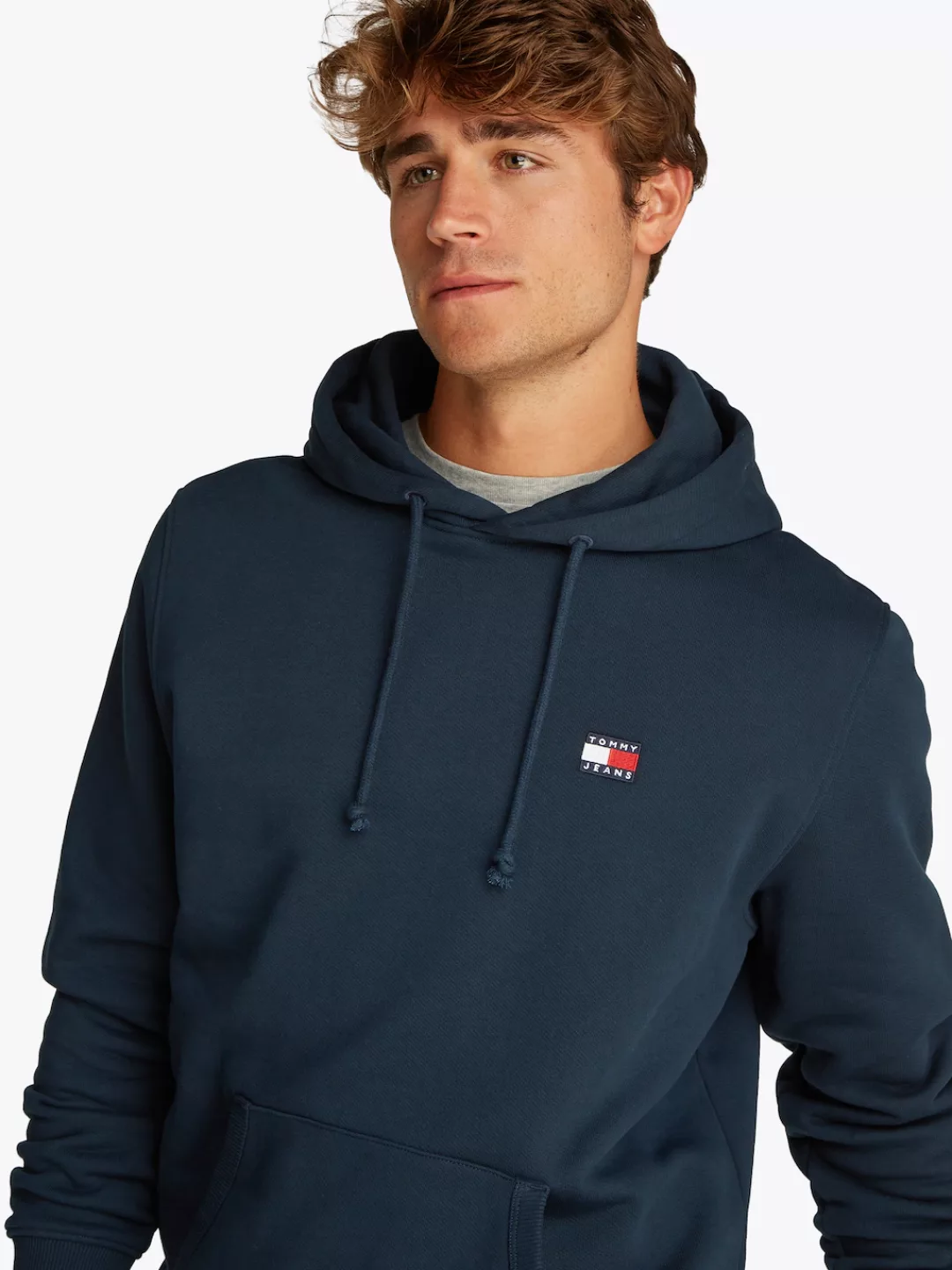 Tommy Jeans Hoodie TJM REG BADGE HOODIE EXT Mit Rundhalsausschnitt günstig online kaufen