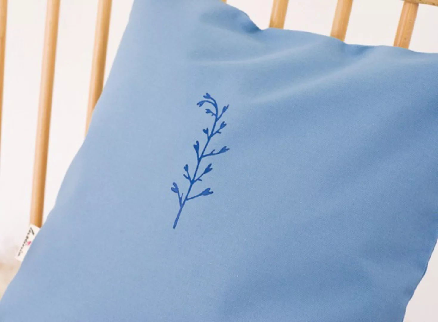 Kissenbezug "Stengel In Blau" Handbedruckt günstig online kaufen