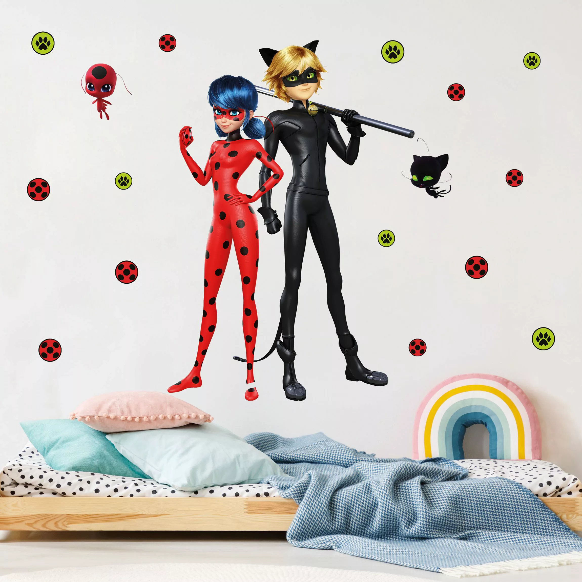 Wandtattoo 16-teilig Miraculous Ladybug und Cat Noir sind bereit günstig online kaufen