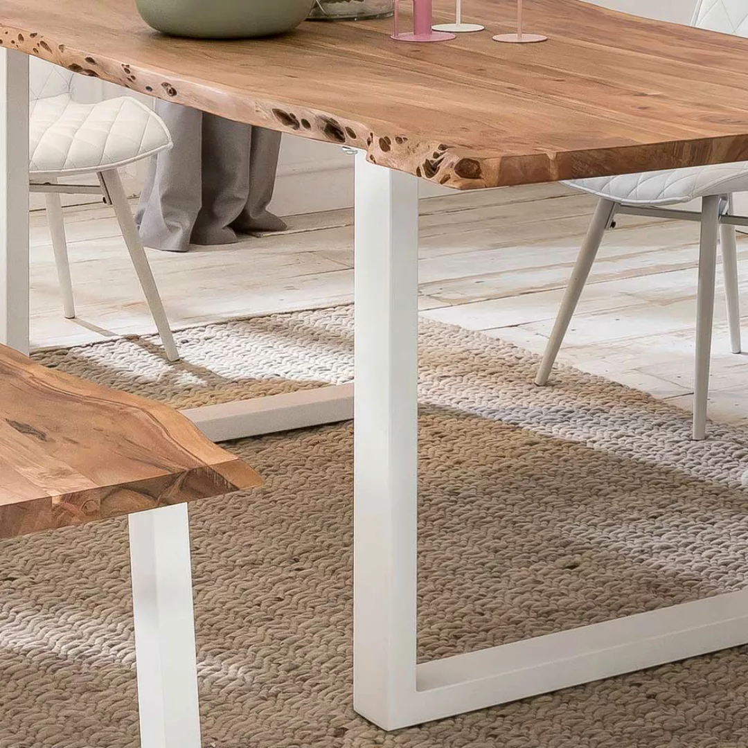 Baumkanten Esszimmertisch aus Akazie Massivholz Bügelgestell in Weiß günstig online kaufen