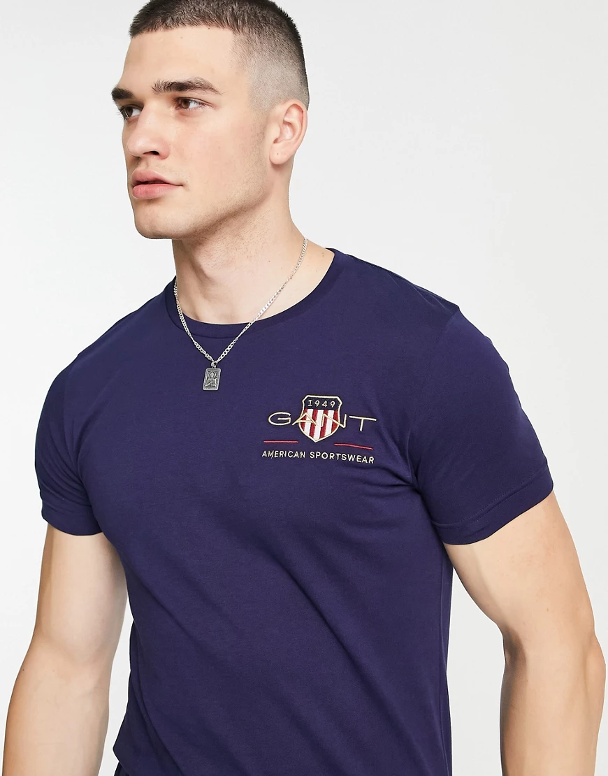 GANT – Schmal geschnittenes T-Shirt in Marineblau mit gesticktem Retro-Schu günstig online kaufen