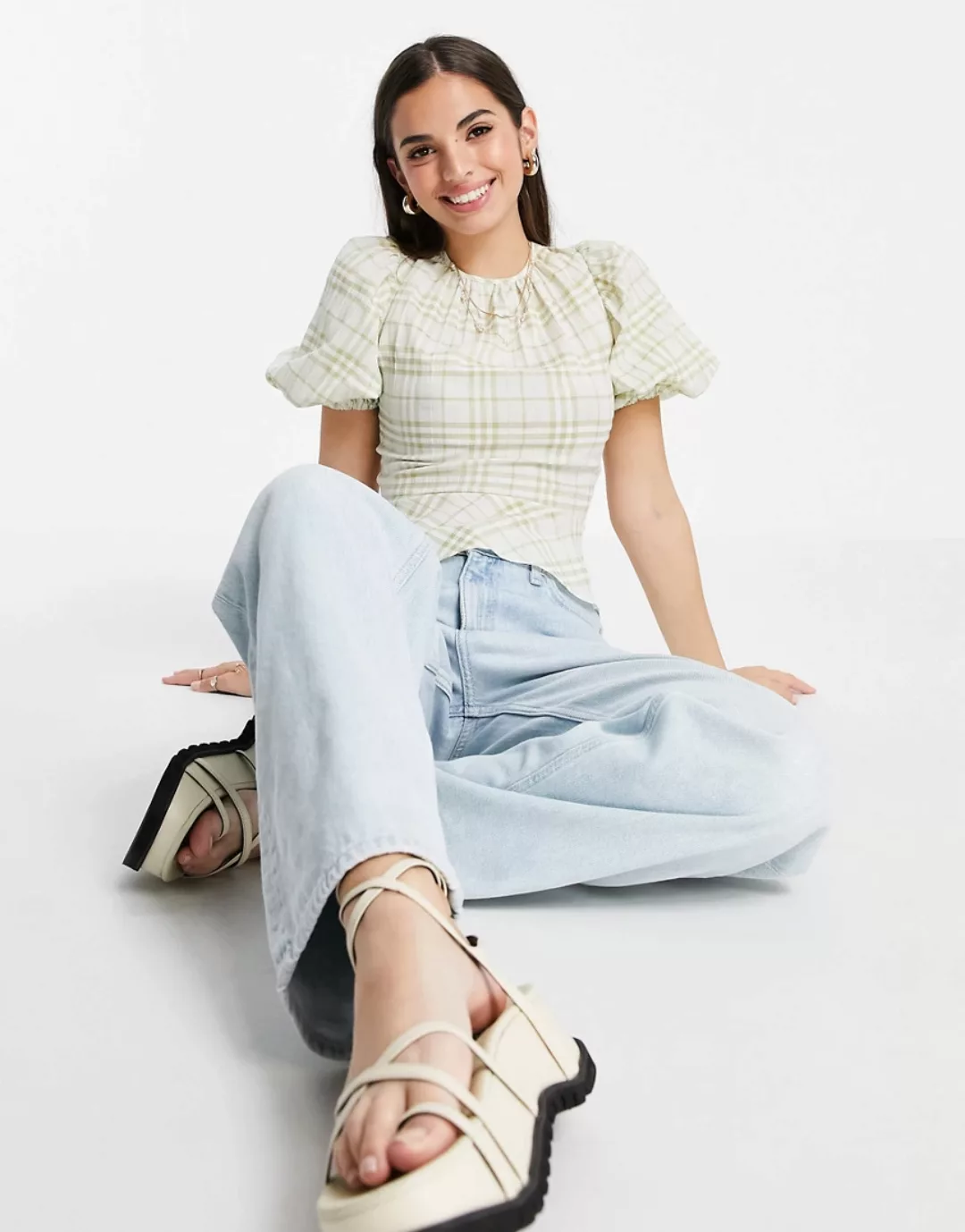Miss Selfridge – Karierte Bluse mit Puffärmeln-Weiß günstig online kaufen