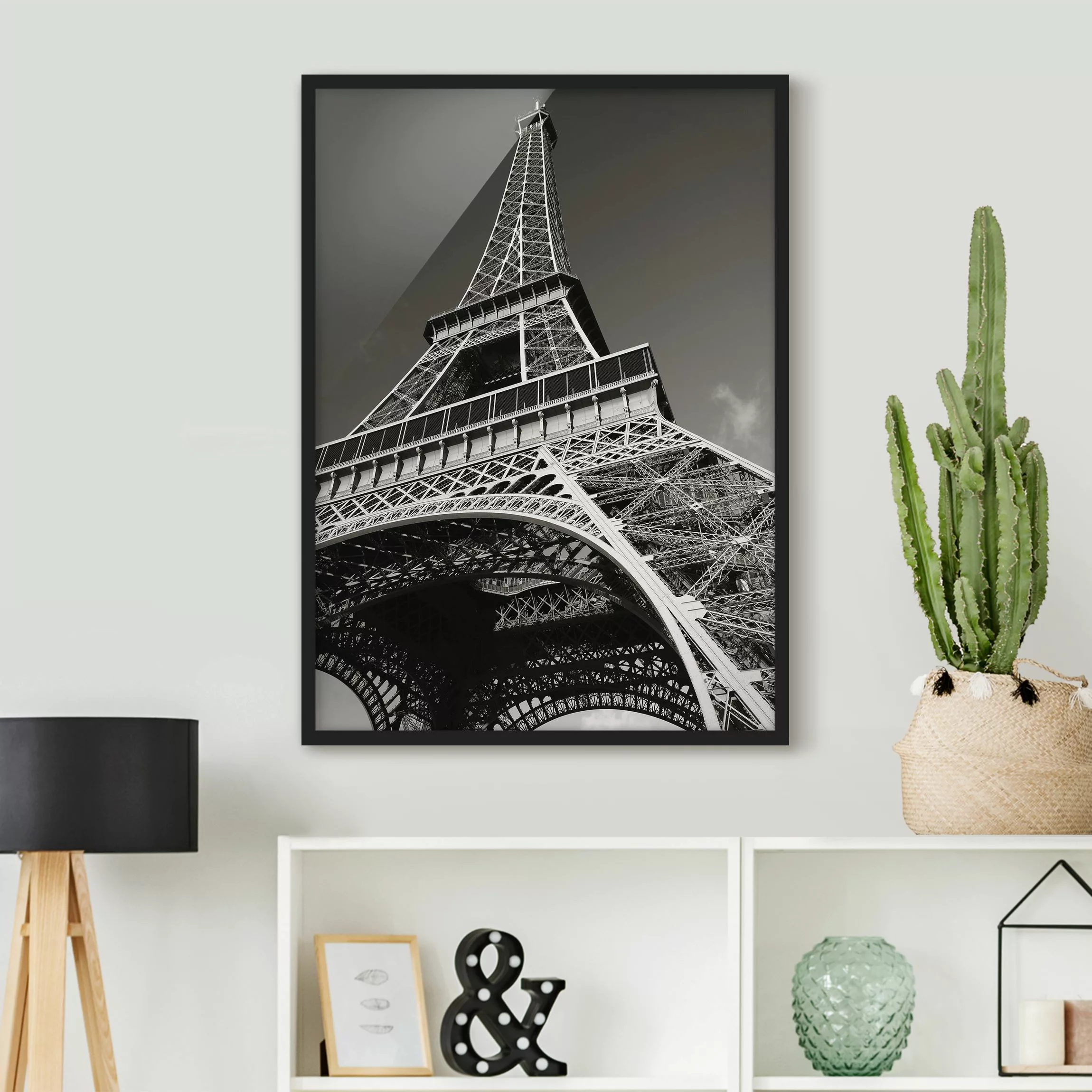 Bild mit Rahmen Architektur & Skyline - Hochformat Eiffelturm günstig online kaufen