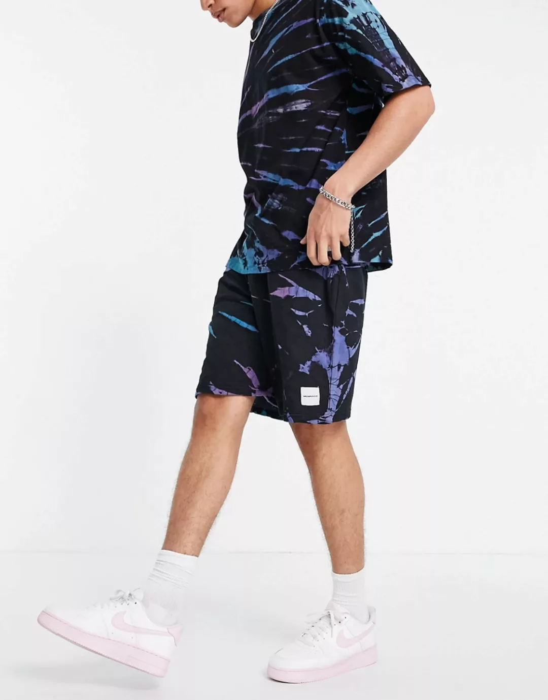 Mennace – Jersey-Shorts in Blau und Lila mit Batikmuster, Kombiteil-Mehrfar günstig online kaufen