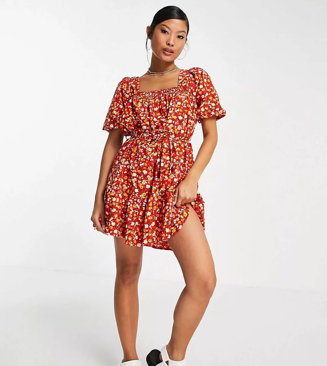 Missguided Petite – Mini-Hängerkleid in Rot mit Blümchenmuster günstig online kaufen