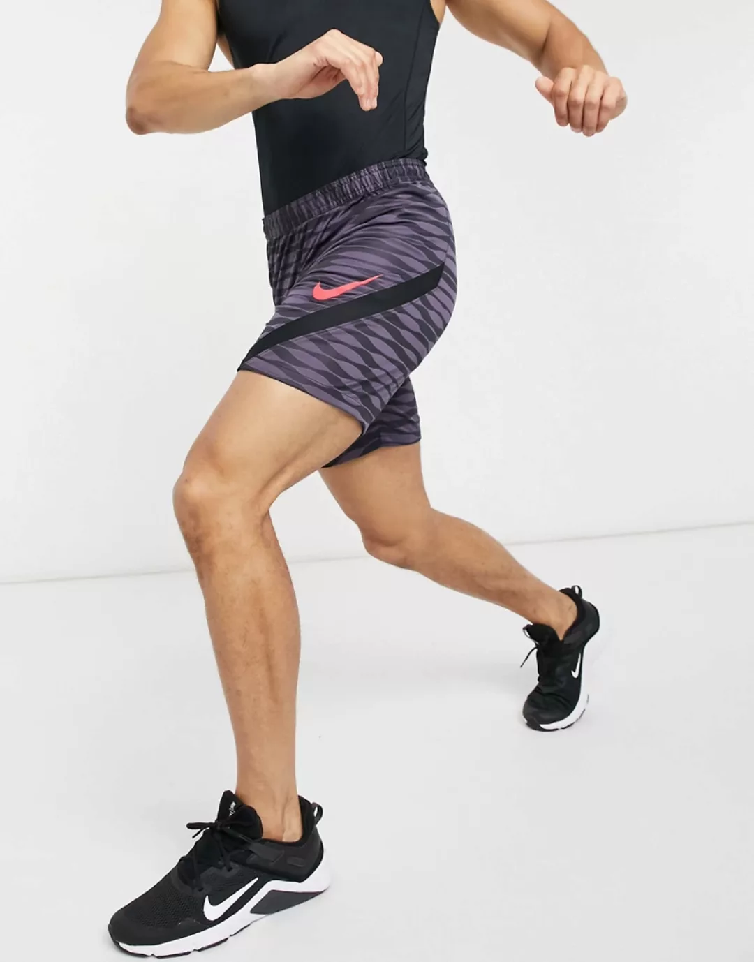 Nike Football – Strike 21 – Shorts in Lila günstig online kaufen