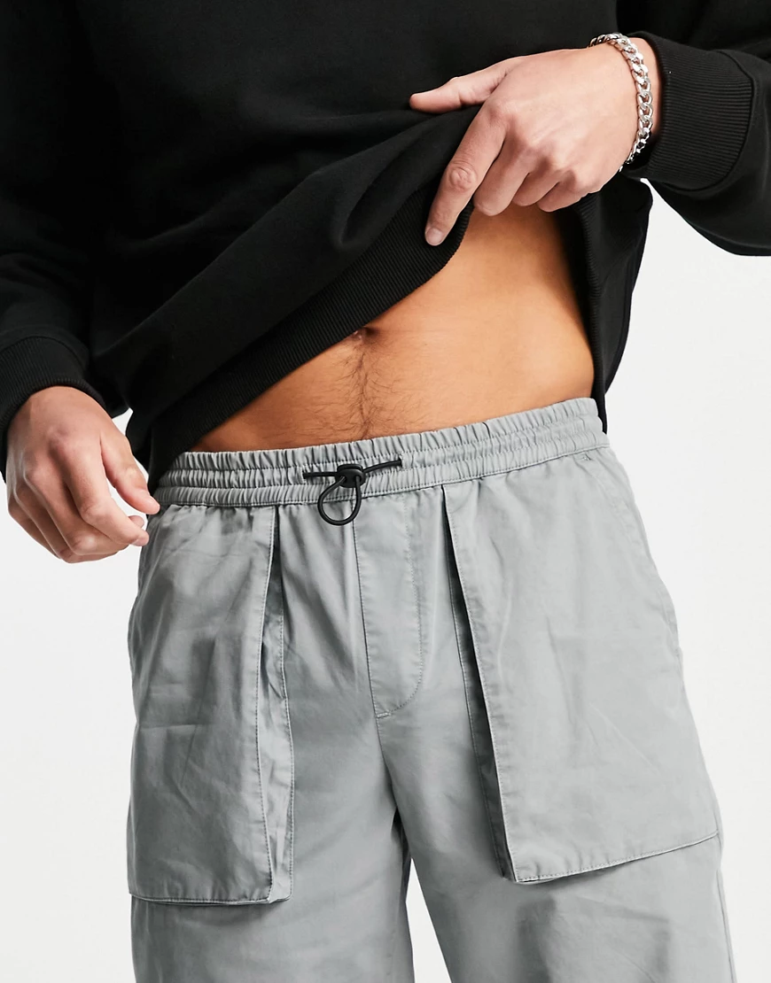 Topman – Locker geschnittene Hose in verwaschenem Khaki mit Bungee-Band-Grü günstig online kaufen