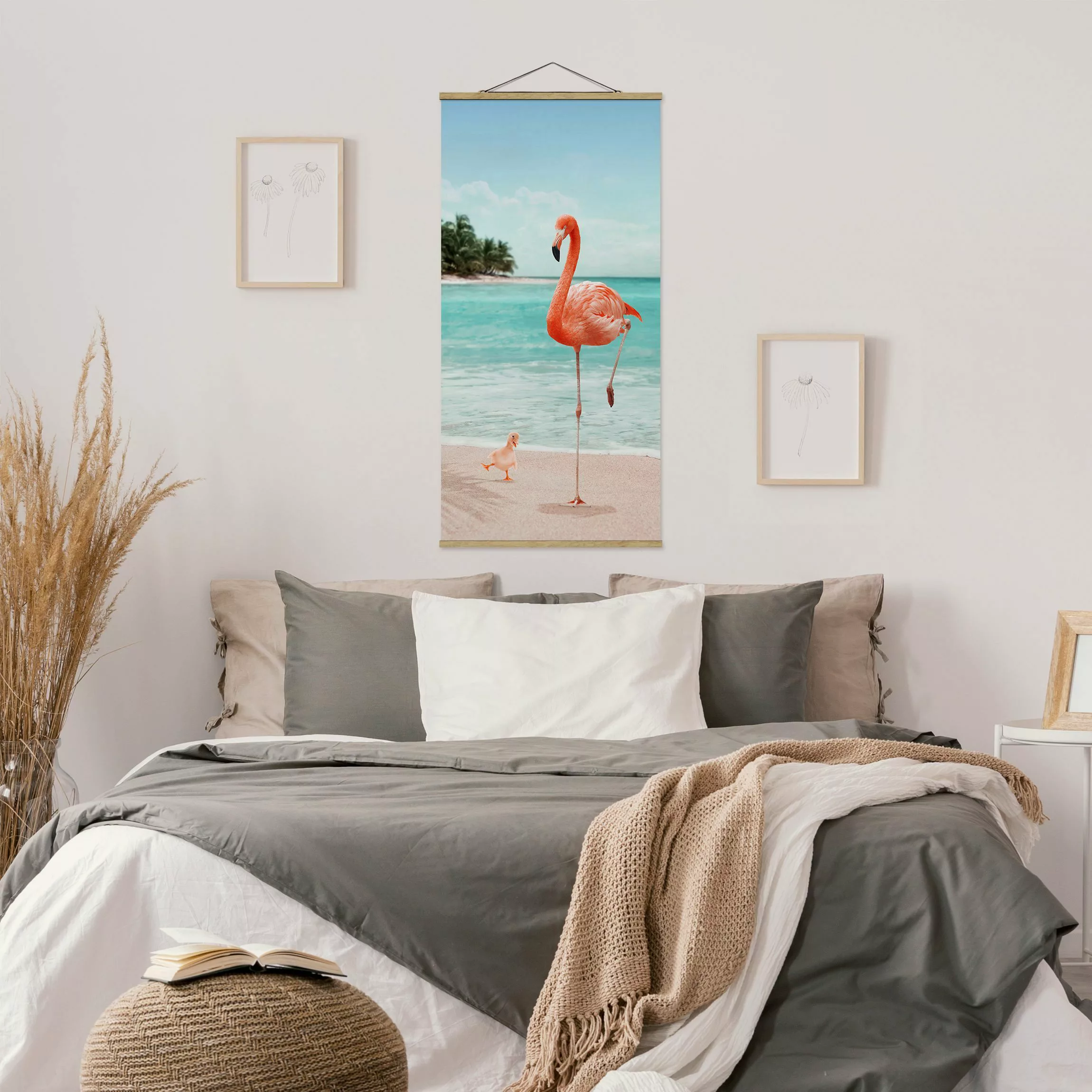 Stoffbild Strand mit Posterleisten - Hochformat Strand mit Flamingo günstig online kaufen