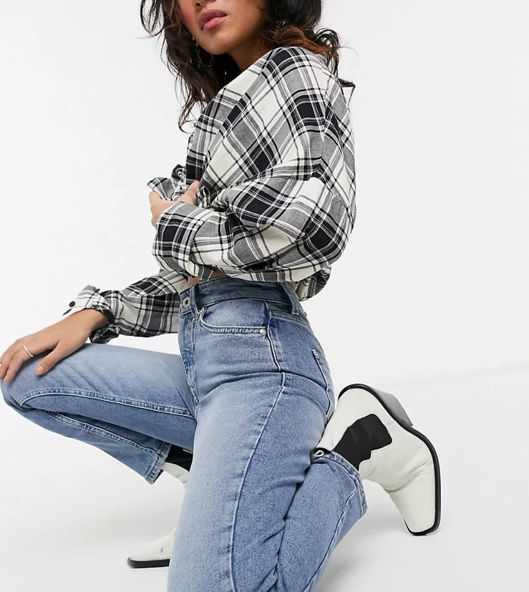 Only Petite – Erica – Schmale Jeans mit geradem Bein in Mittelblau günstig online kaufen