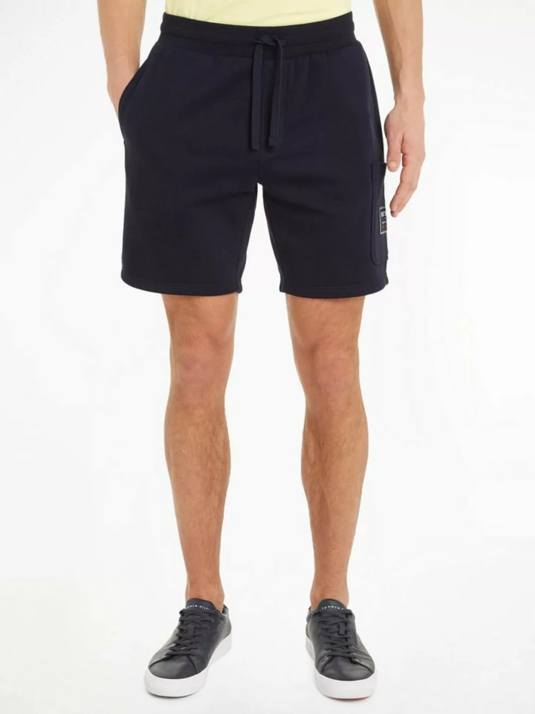 Tommy Hilfiger Sweatshorts FLAG LOGO BADGE SWEATSHORTS Mit Tasche an der Se günstig online kaufen