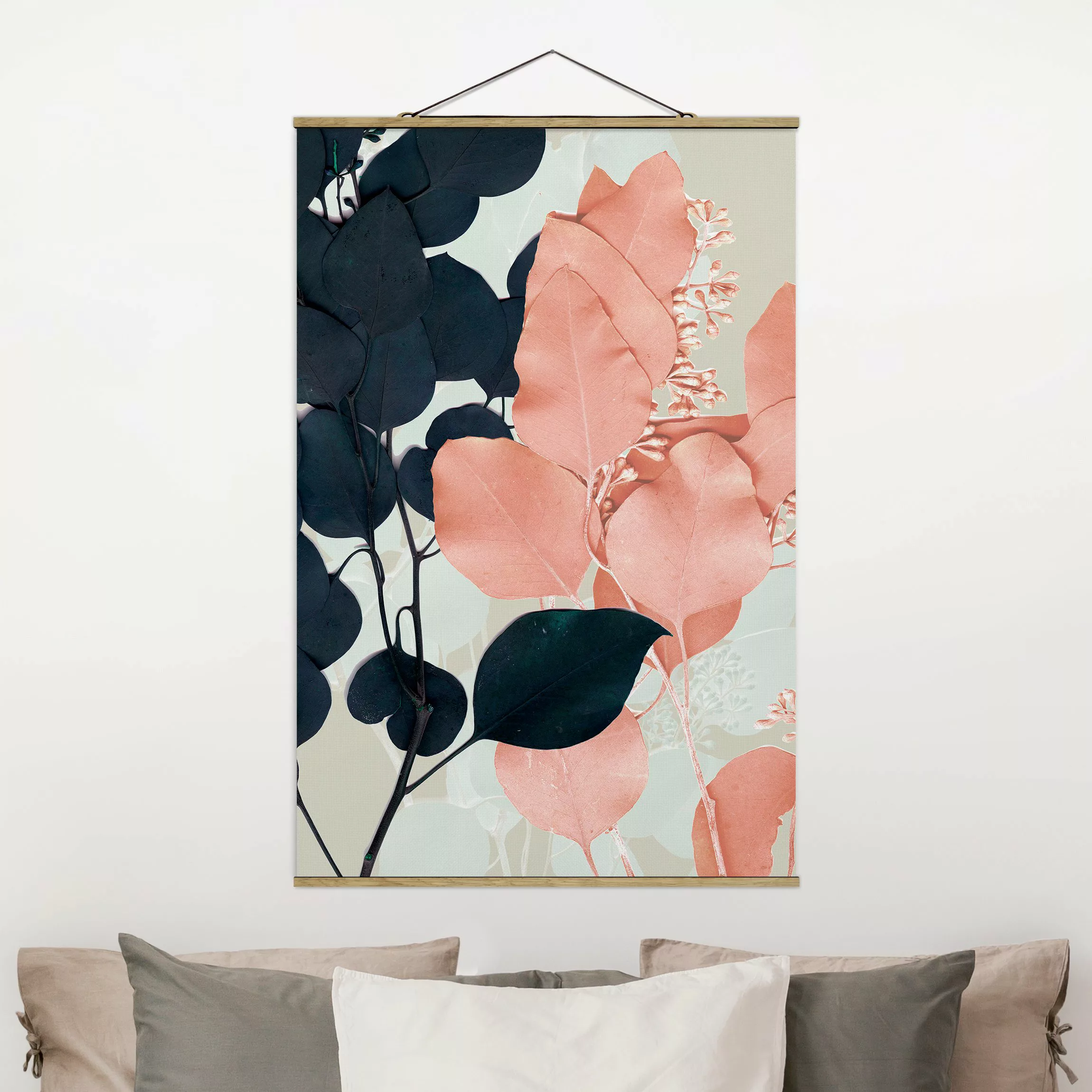 Stoffbild Blumen mit Posterleisten - Hochformat Blätter Indigo & Rouge I günstig online kaufen