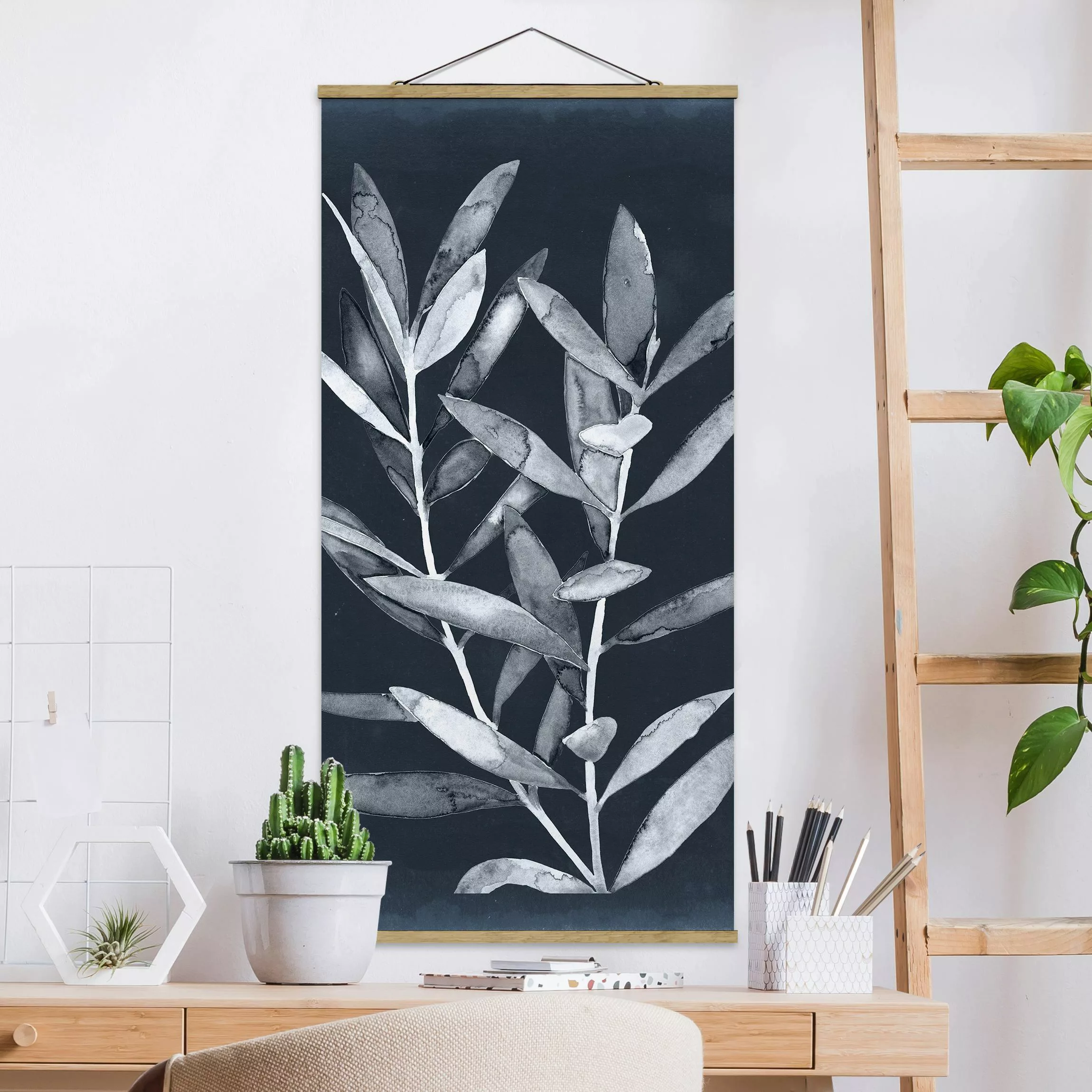 Stoffbild Blumen mit Posterleisten - Hochformat Verzweigung auf Denim II günstig online kaufen