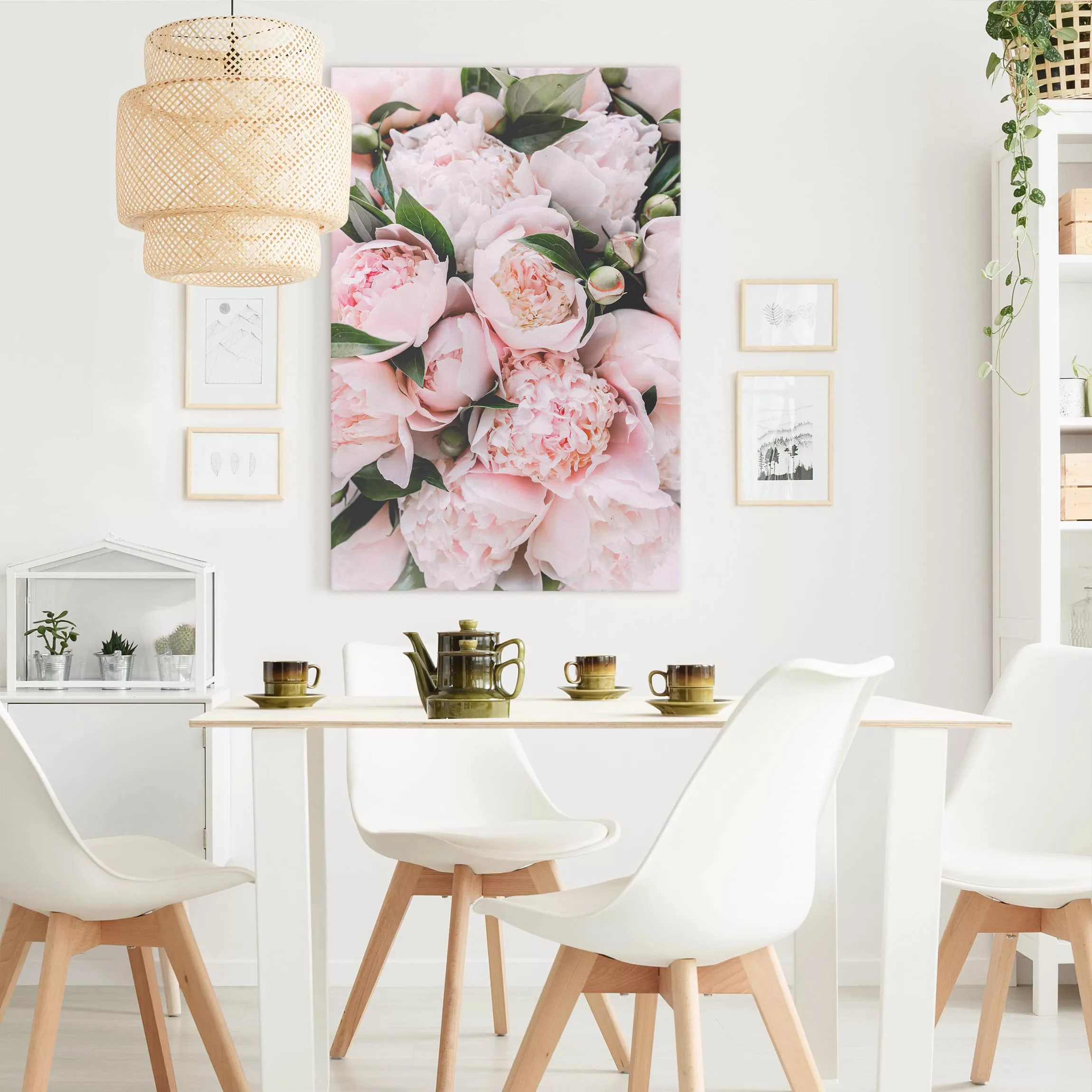 Leinwandbild Blumen - Hochformat Rosa Pfingstrosen mit Blättern günstig online kaufen