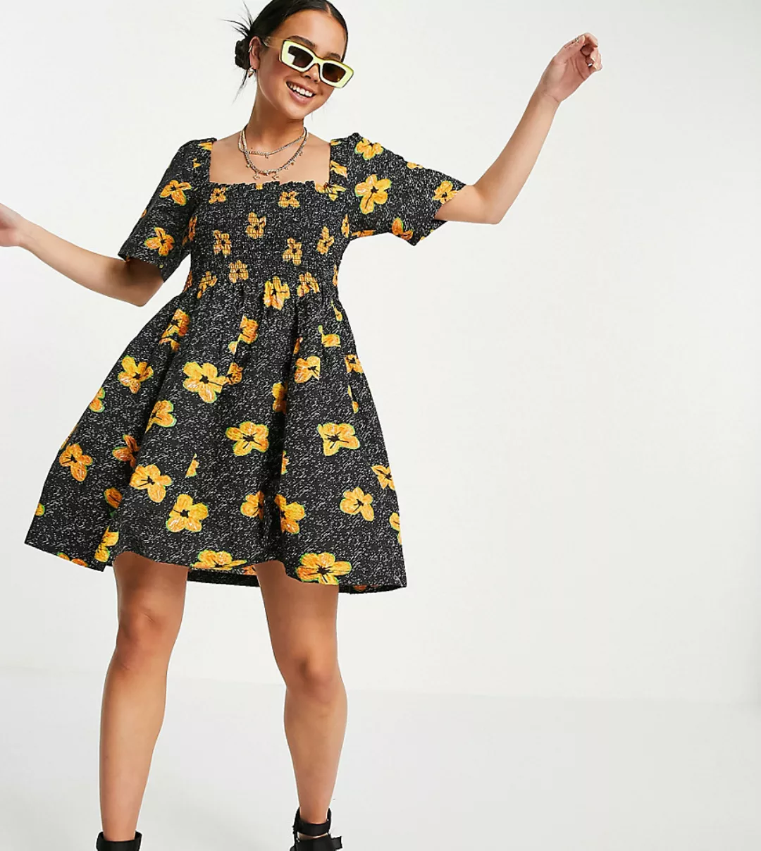 COLLUSION – Gerafftes Mini-Sommerkleid mit Blumenmuster in Schwarz günstig online kaufen