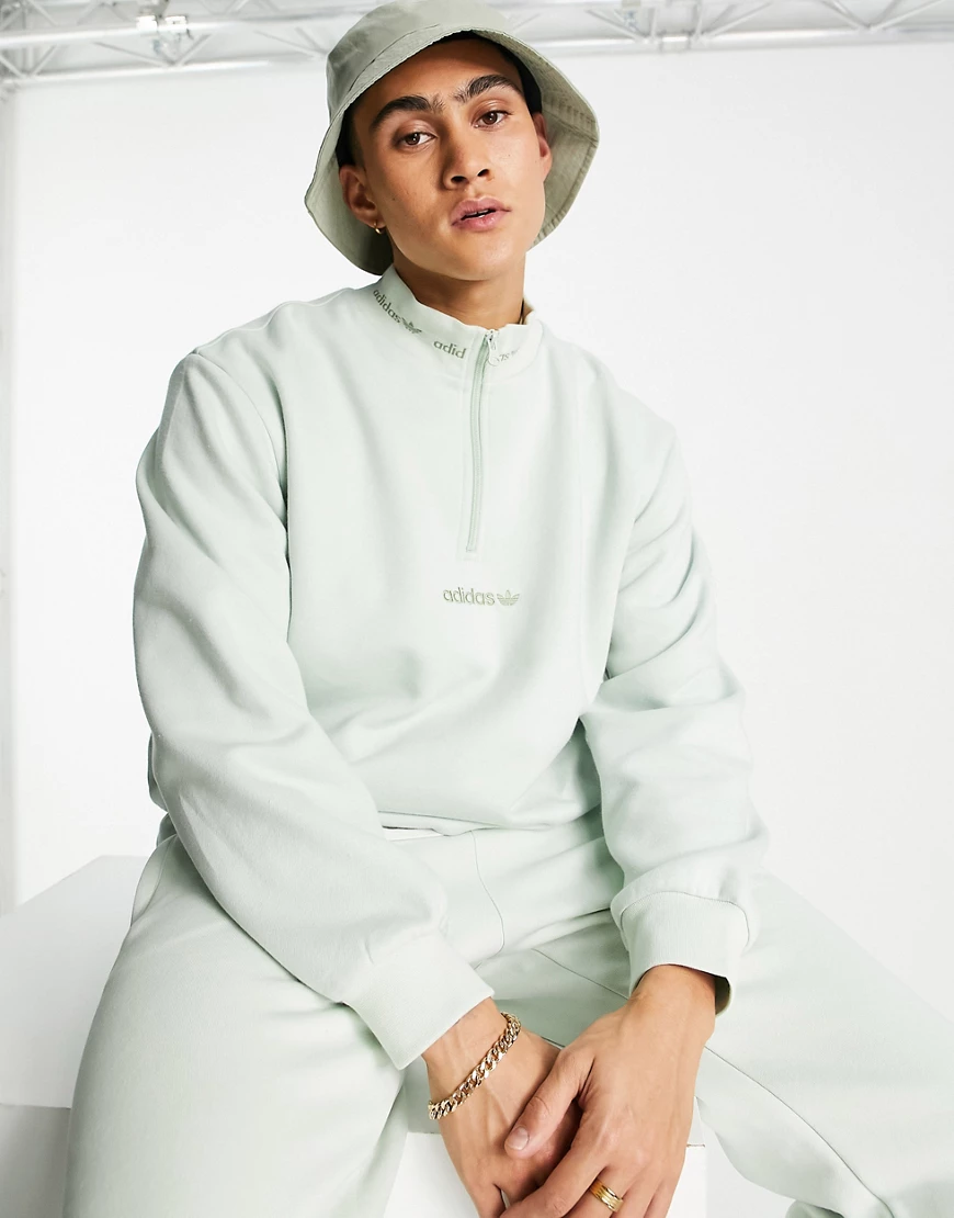 adidas Originals – Trefoil Linear – Hochwertiges Sweatshirt in Leinengrün m günstig online kaufen