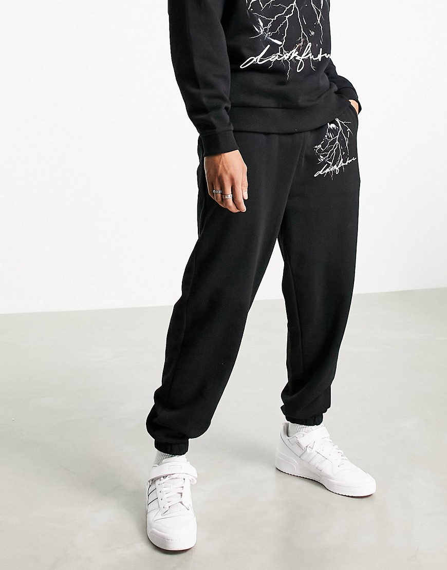 ASOS – Dark Future – Oversize-Jogginghose in Schwarz mit Grafikprint, Kombi günstig online kaufen