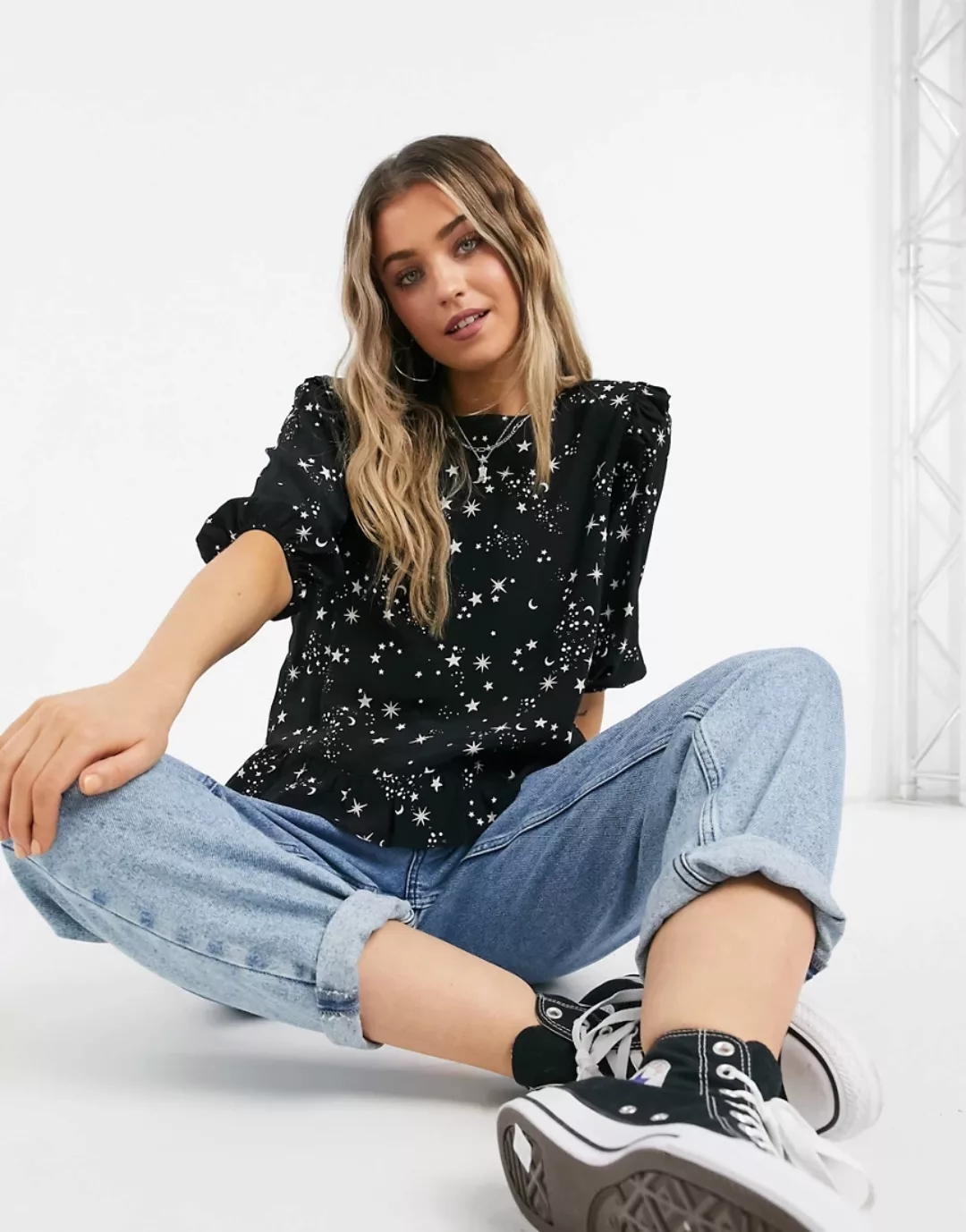 New Look – Bluse mit Rüschenverzierung und Sternenprint-Mehrfarbig günstig online kaufen