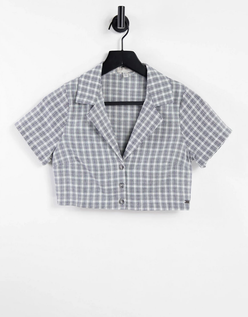 Pull&Bear – Kariertes Hemd in Grau mit kurzem Schnitt und Knopfleiste vorne günstig online kaufen