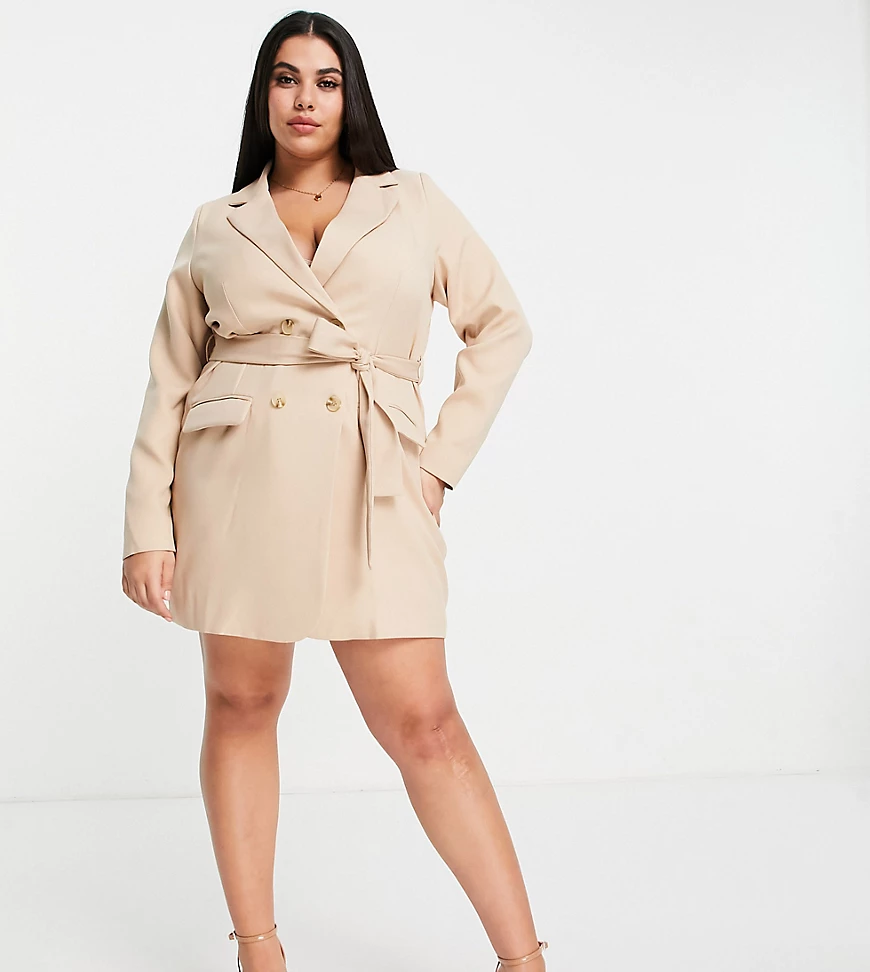 In The Style Plus x Perrie Sian – Blazerkleid in Creme mit Gürtel-Weiß günstig online kaufen