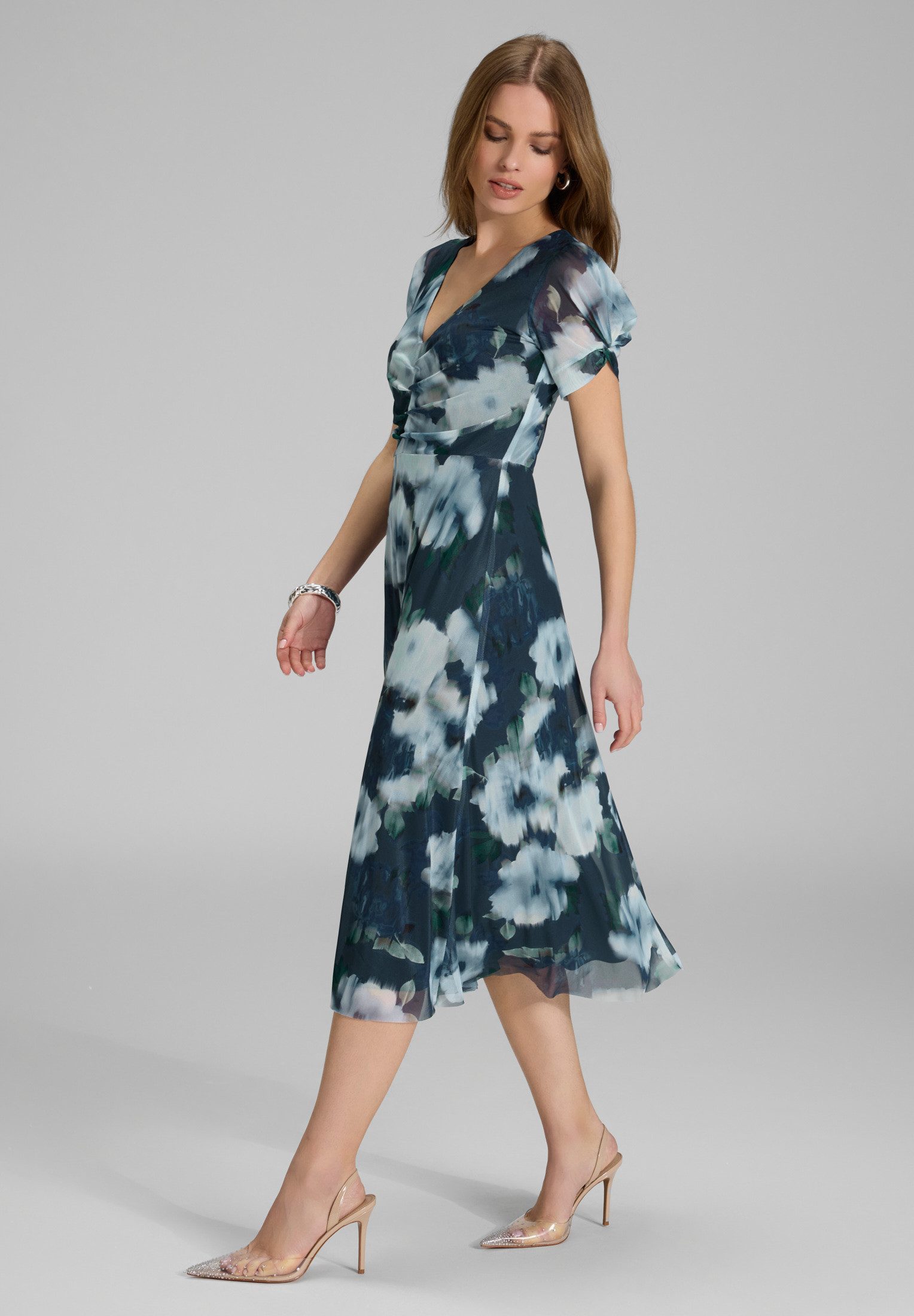 SWING Cocktailkleid Taillierter Schnitt mit fließendem günstig online kaufen