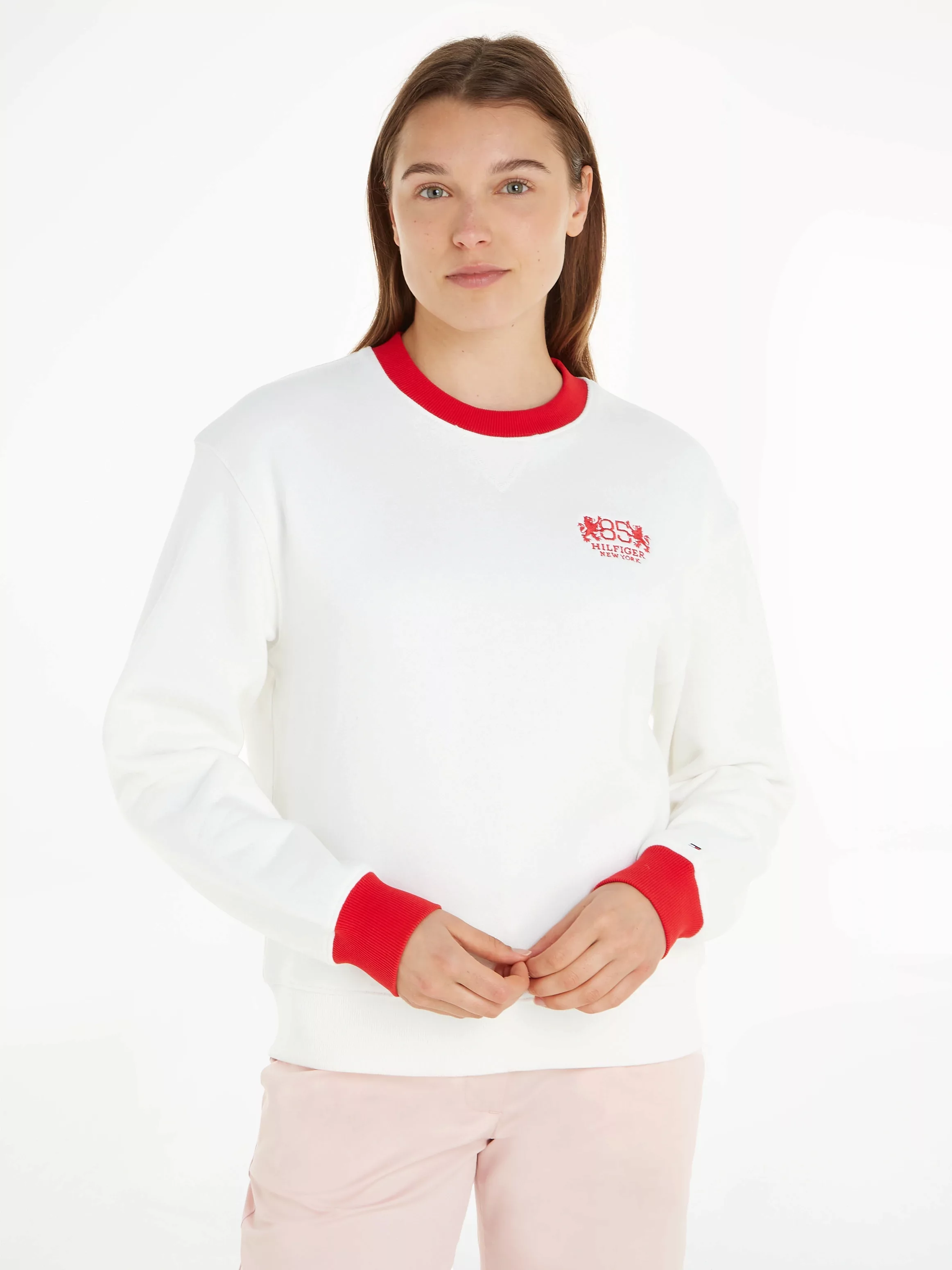 Tommy Hilfiger Sweatshirt "REG C-NK CREST 85 SWEATSHIRT", mit Logostickerei günstig online kaufen