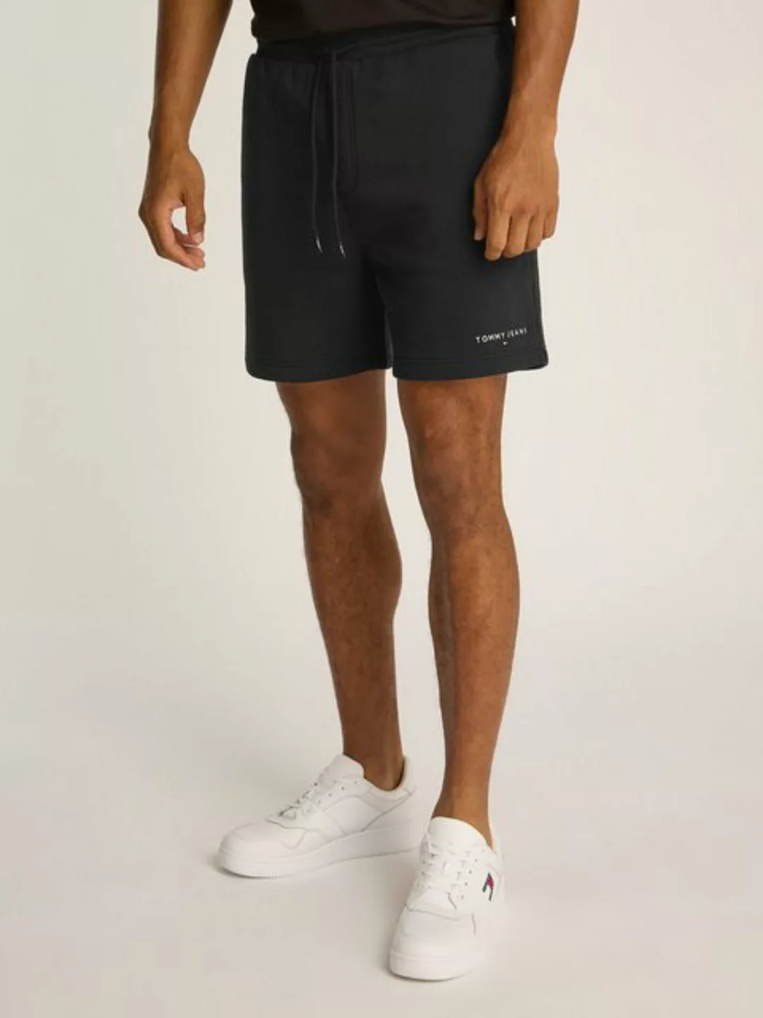 Tommy Jeans Sweatshorts TJM REG LINEAR SHORT mit Logostickerei günstig online kaufen