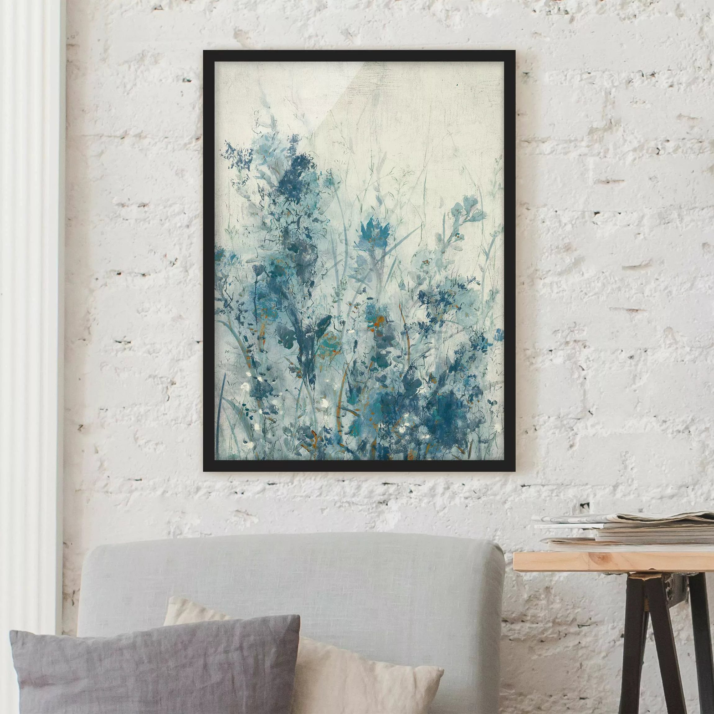 Bild mit Rahmen Abstrakt - Hochformat Blaue Frühlingswiese I günstig online kaufen
