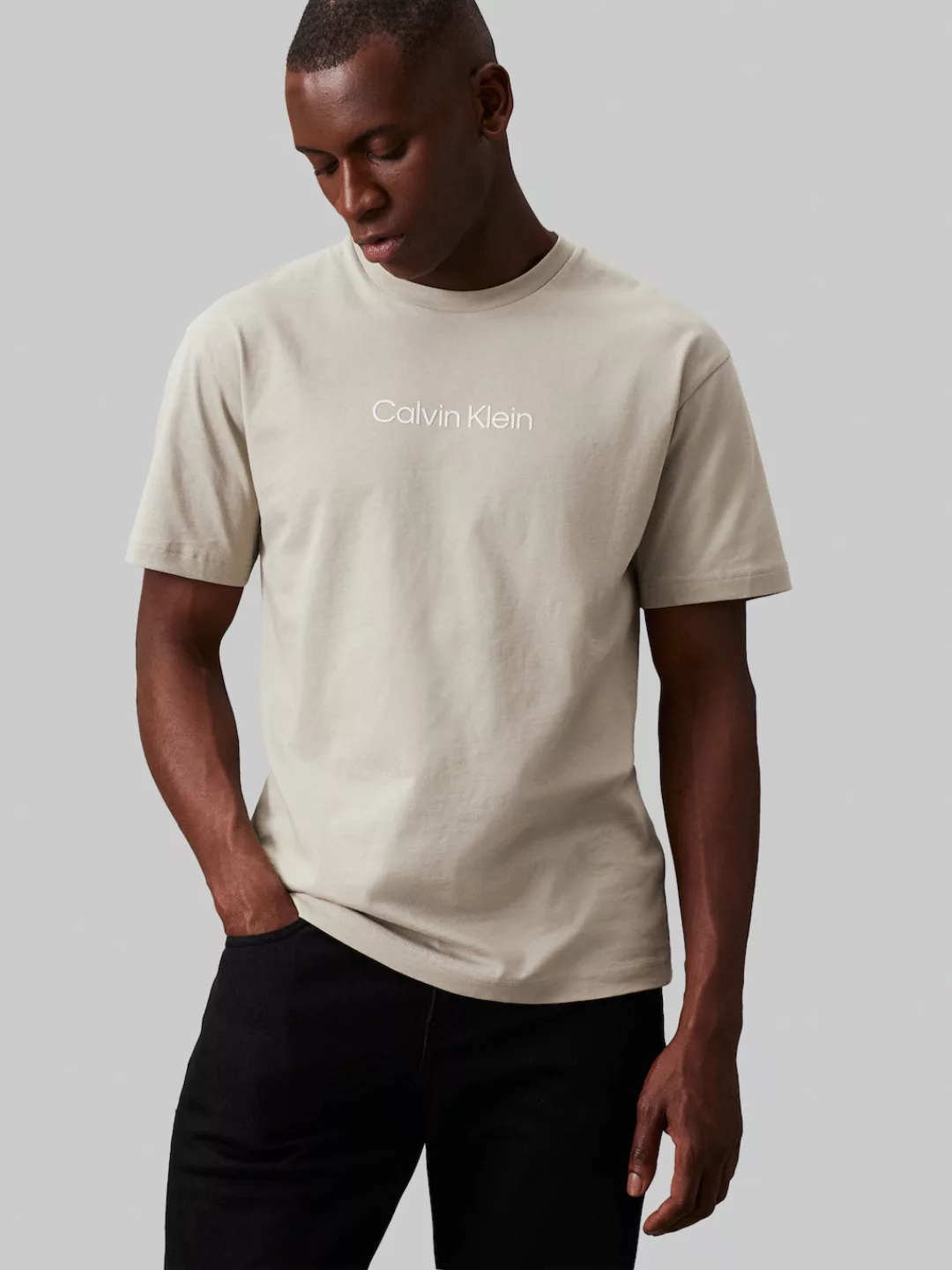 Calvin Klein T-Shirt HERO LOGO COMFORT T-SHIRT mit aufgedrucktem Markenlabe günstig online kaufen