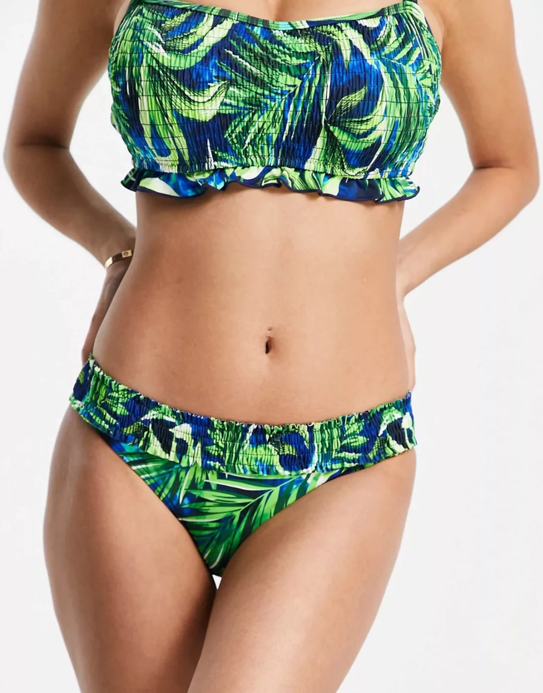 Pour Moi – Free Spirit – Bikinihose mit hohem Beinausschnitt und tropischem günstig online kaufen
