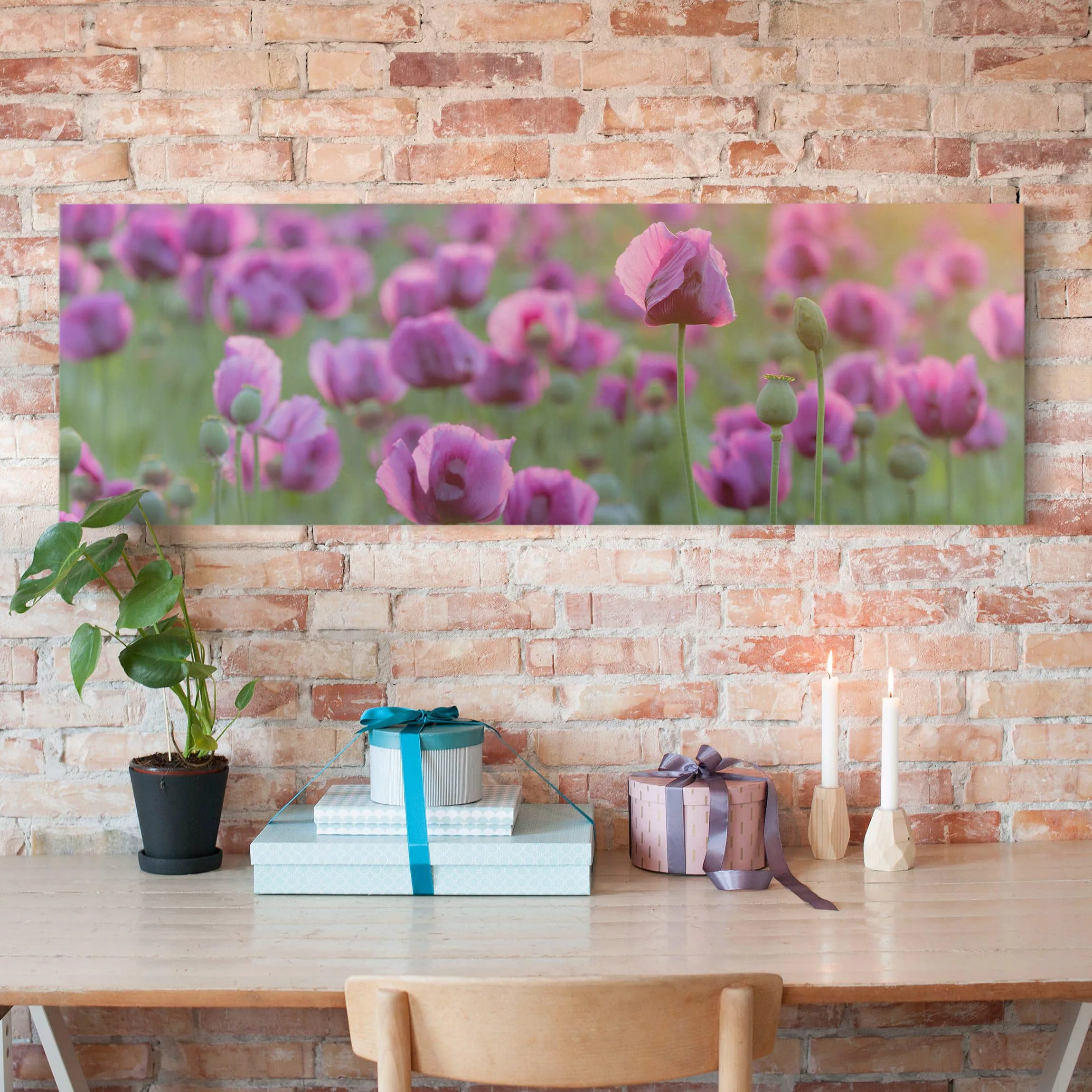 Leinwandbild Blumen - Querformat Violette Schlafmohn Blumenwiese im Frühlin günstig online kaufen