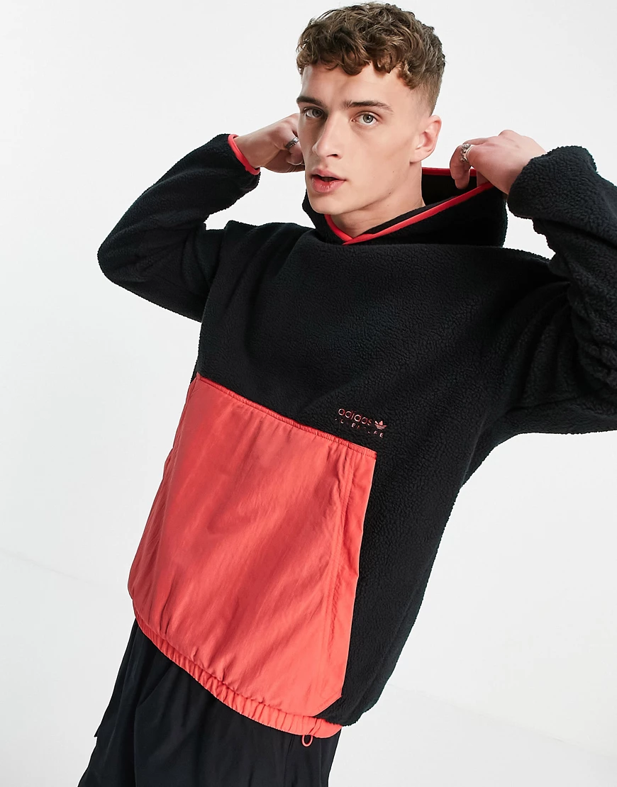 adidas Originals – Adventure – Kapuzenpullover aus Fleece in Schwarz mit ko günstig online kaufen