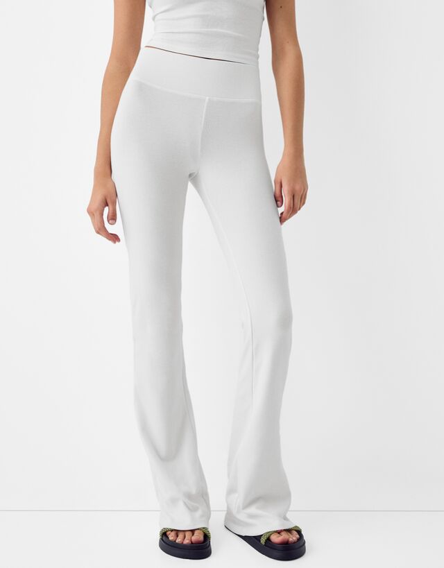 Bershka Rippenstrick-Schlaghose Mit Bund Damen Xl Weiss günstig online kaufen