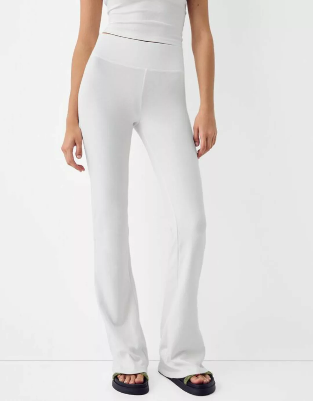 Bershka Rippenstrick-Schlaghose Mit Bund Damen S Weiss günstig online kaufen