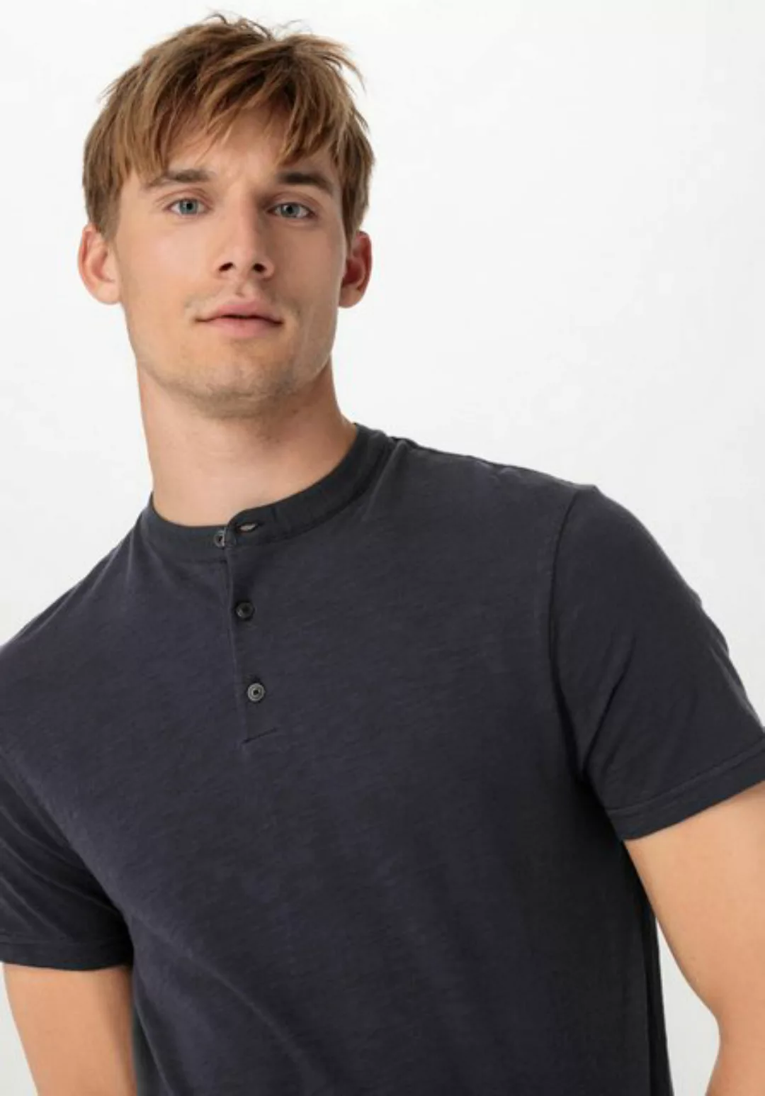 Hessnatur T-Shirt Slub Henley aus reiner Bio-Baumwolle (1-tlg) günstig online kaufen