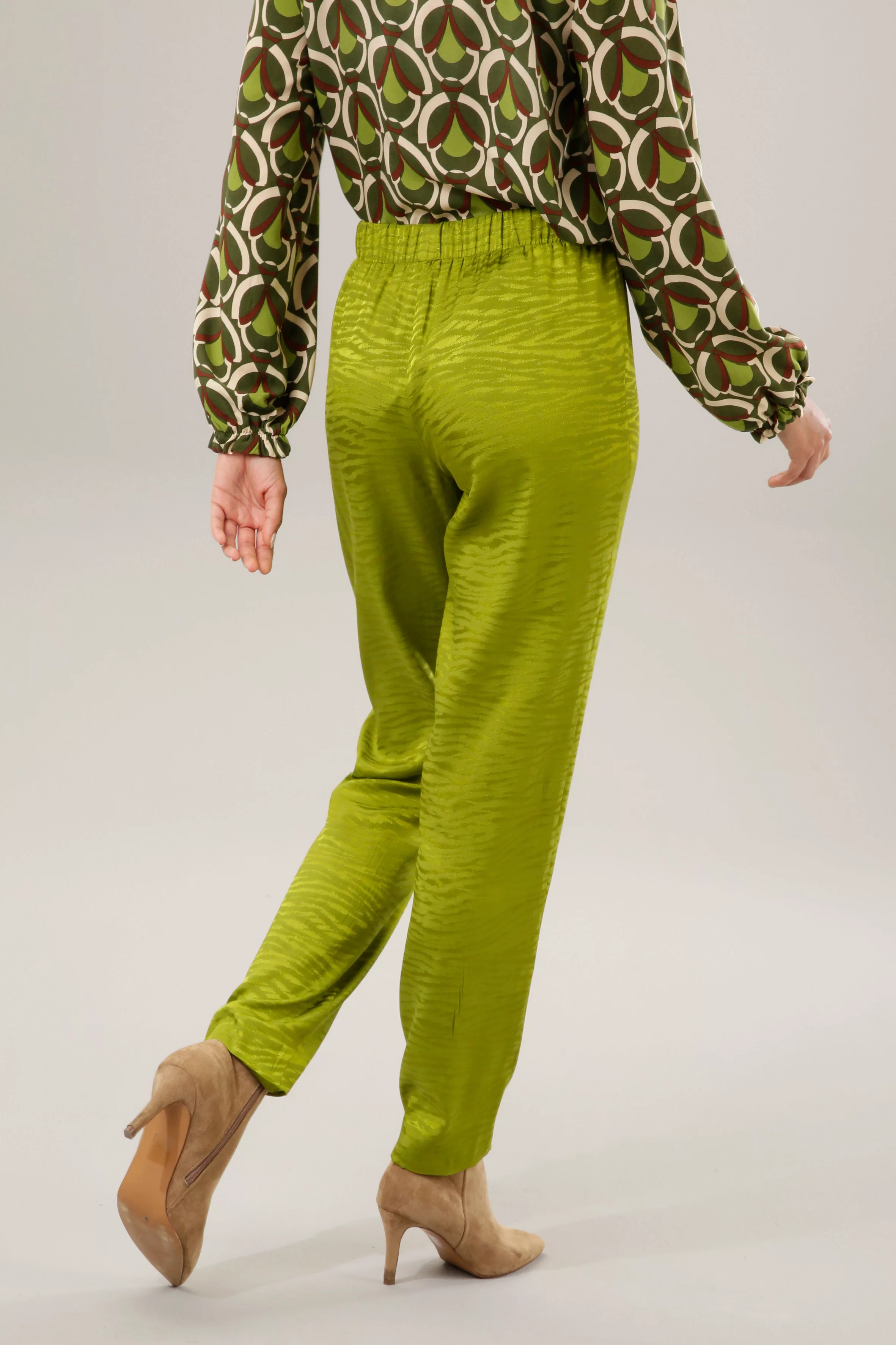 Aniston CASUAL Schlupfhose, mit trendigem, leicht glänzendem Struktur-Muste günstig online kaufen