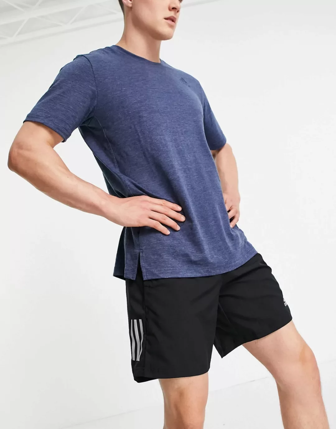 adidas – Lauf-Shorts mit BOS-Logo in Schwarz günstig online kaufen