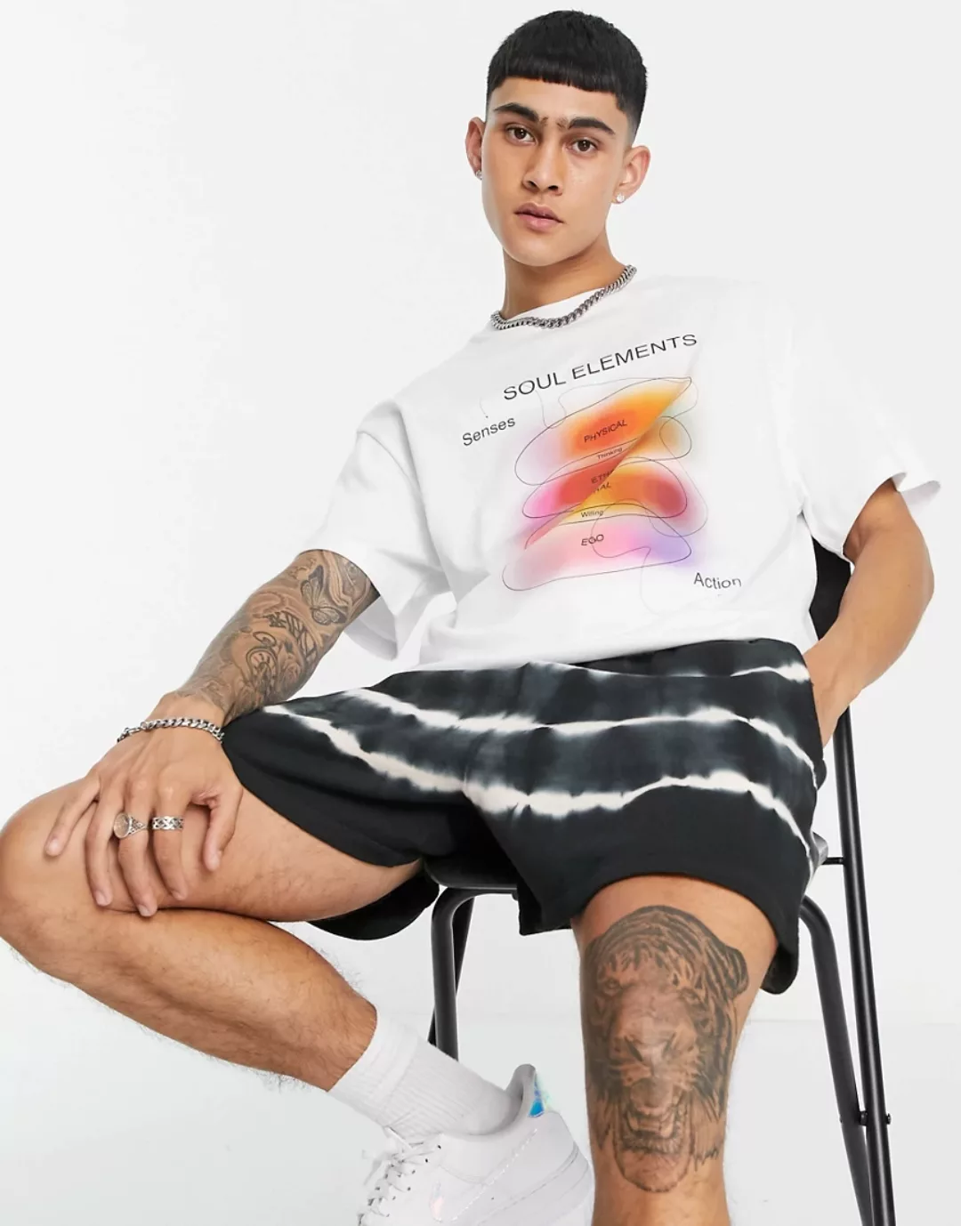 Weekday – Stefy – Oversize-T-Shirt mit Elementen-Print in gebrochenem Weiß günstig online kaufen