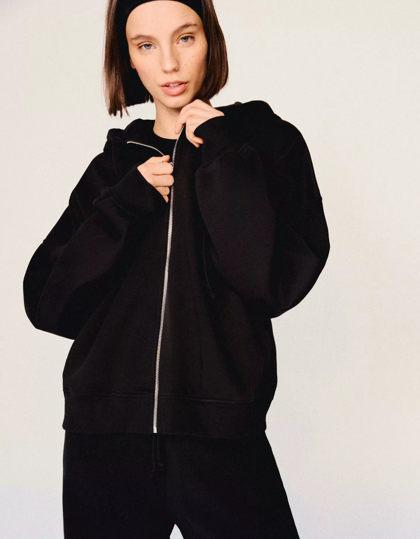 Bershka Hoodie Mit Reißverschluss Damen L Schwarz günstig online kaufen