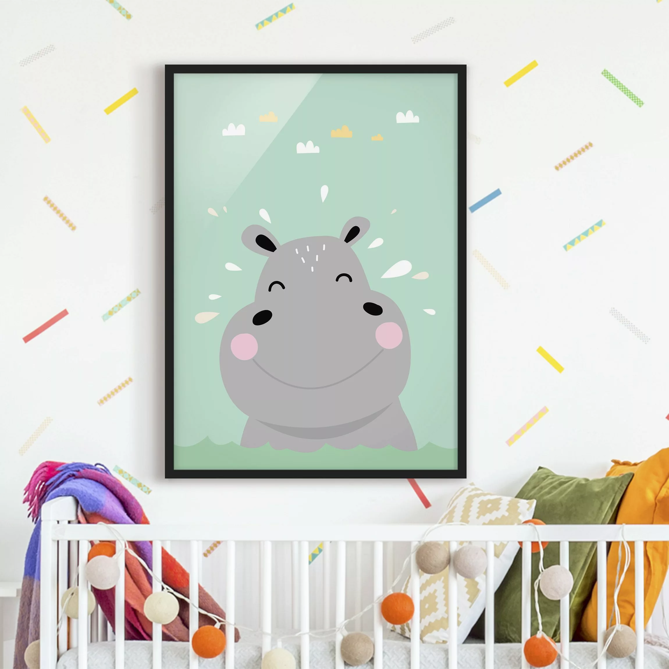 Bild mit Rahmen Kinderzimmer - Hochformat Das glückliche Nilpferd günstig online kaufen