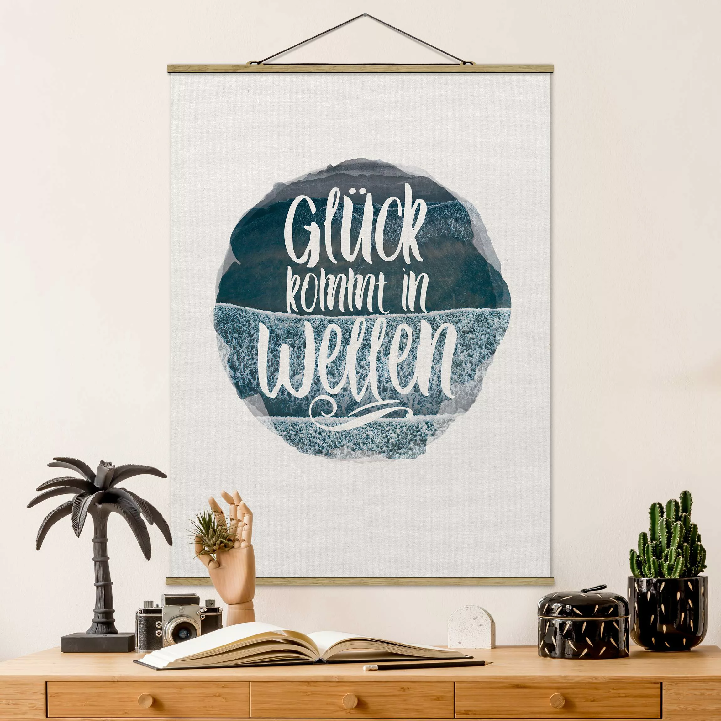 Stoffbild Spruch mit Posterleisten - Hochformat Wasserfarben - Glück kommt günstig online kaufen