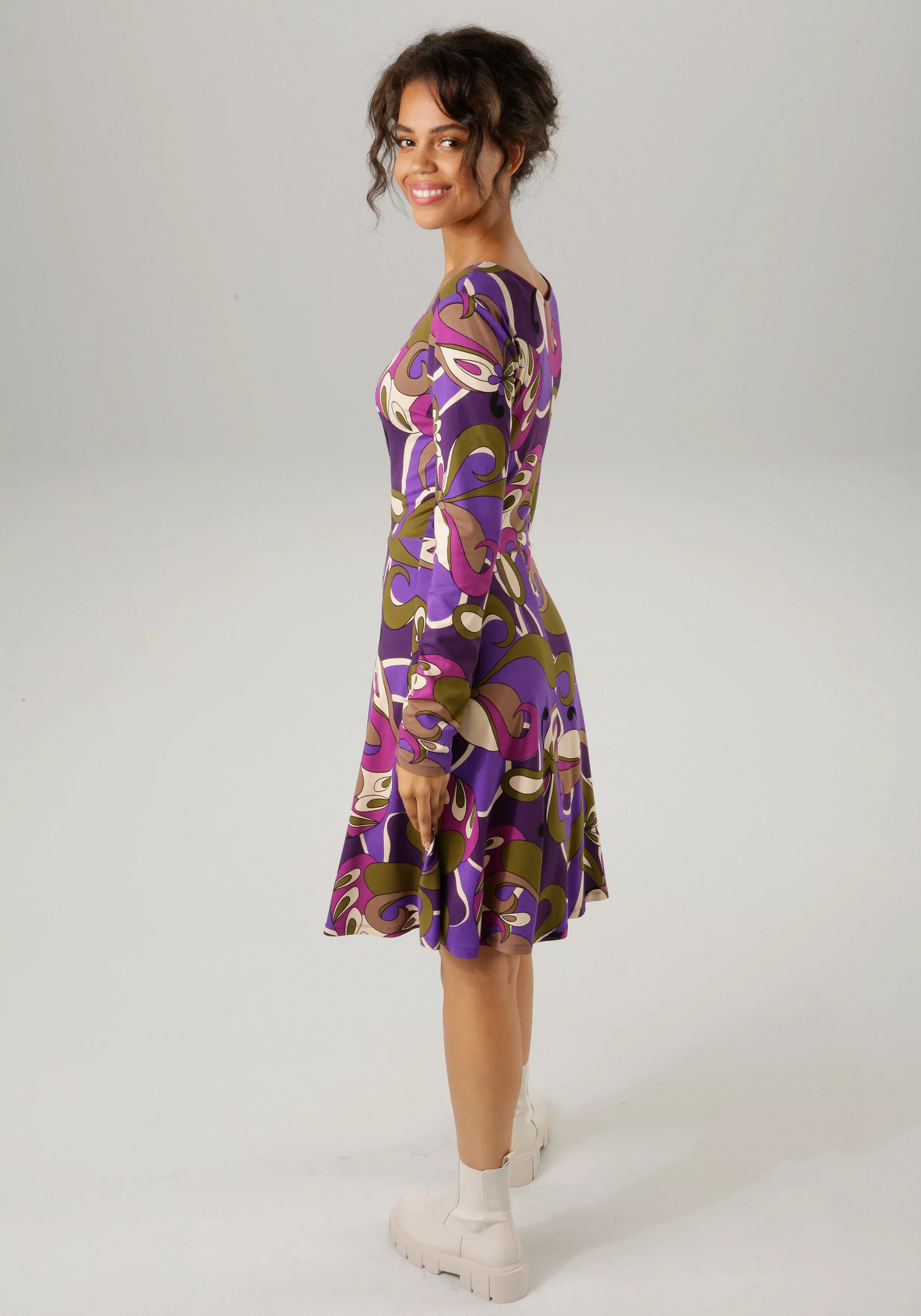 Aniston CASUAL Jerseykleid, mit extravagantem, grafischen Druck - NEUE KOLL günstig online kaufen