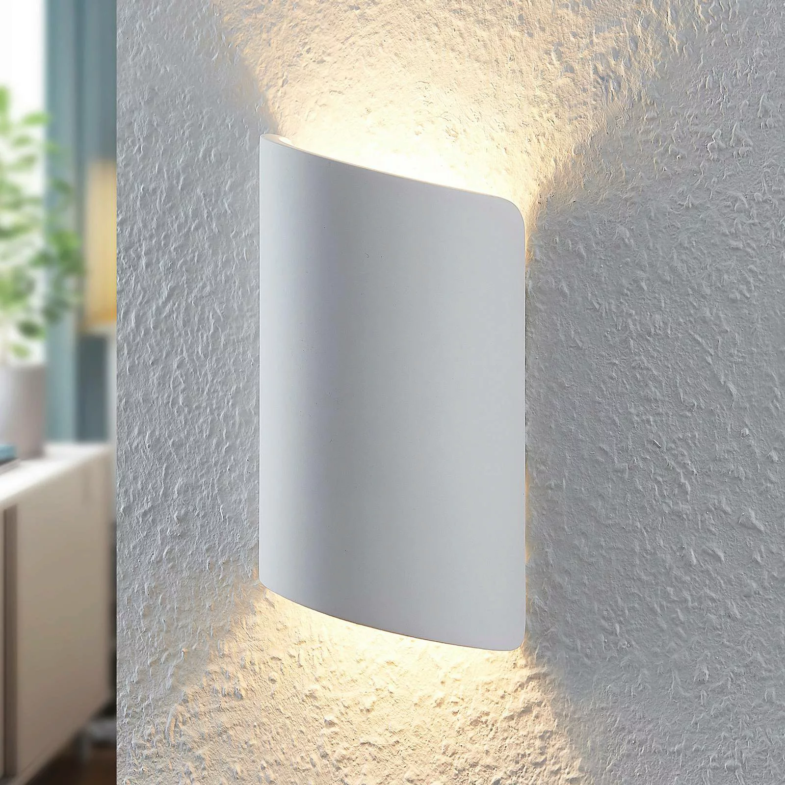 Lindby Akumo LED-Wandleuchte aus Gips günstig online kaufen