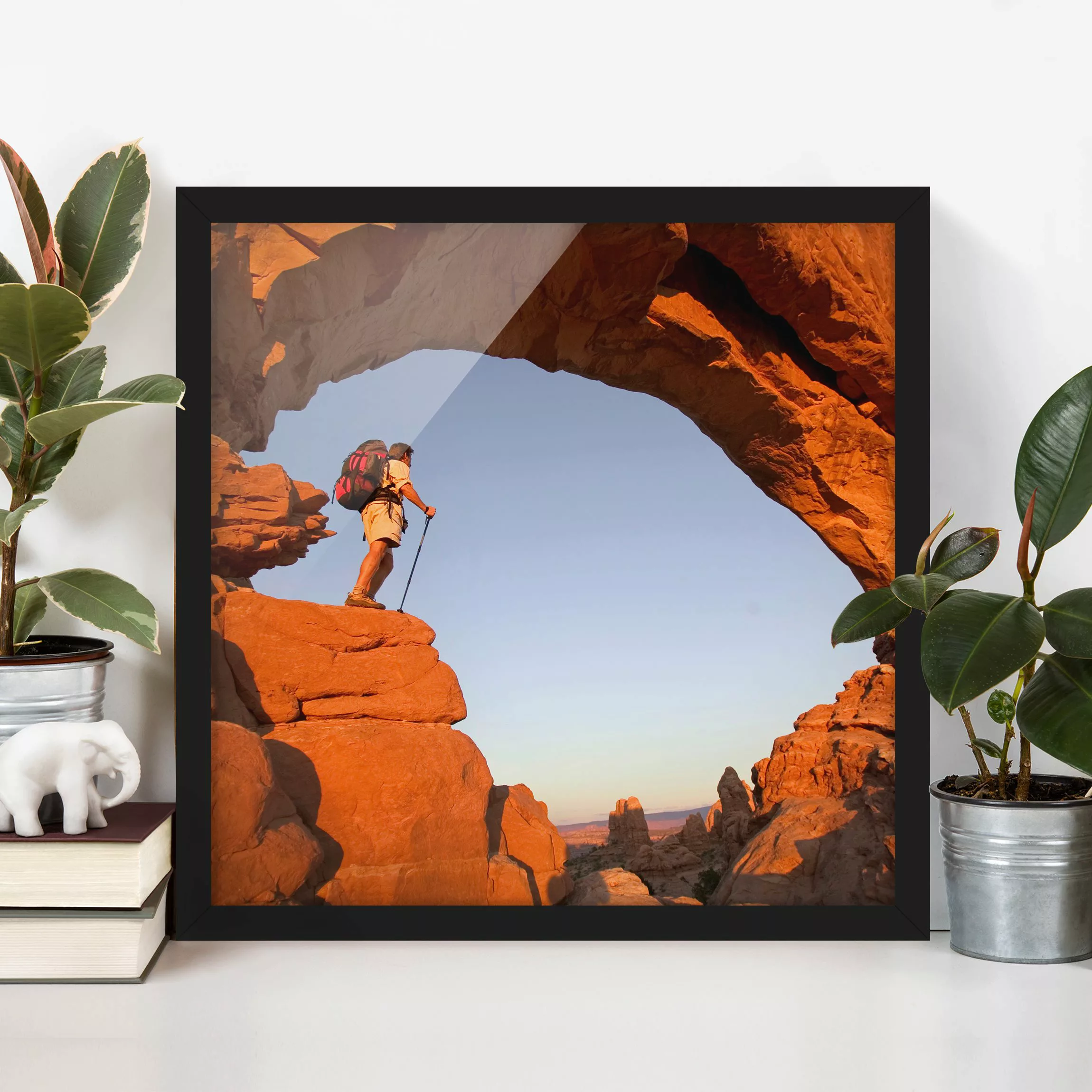 Bild mit Rahmen Natur & Landschaft - Quadrat Wanderung durch den Canyon günstig online kaufen