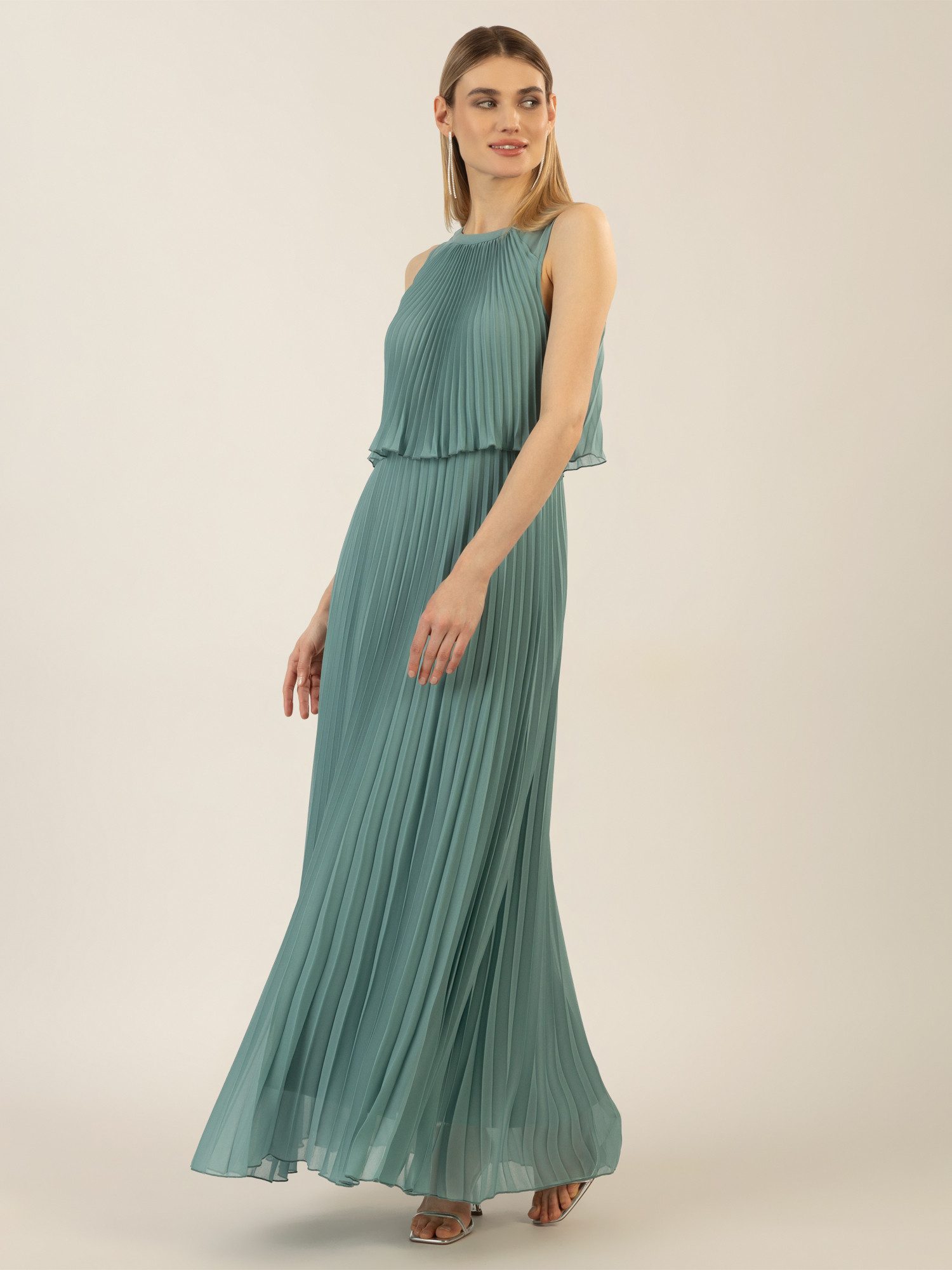 Apart Abendkleid mit lose fallendem Sonnenplissee günstig online kaufen