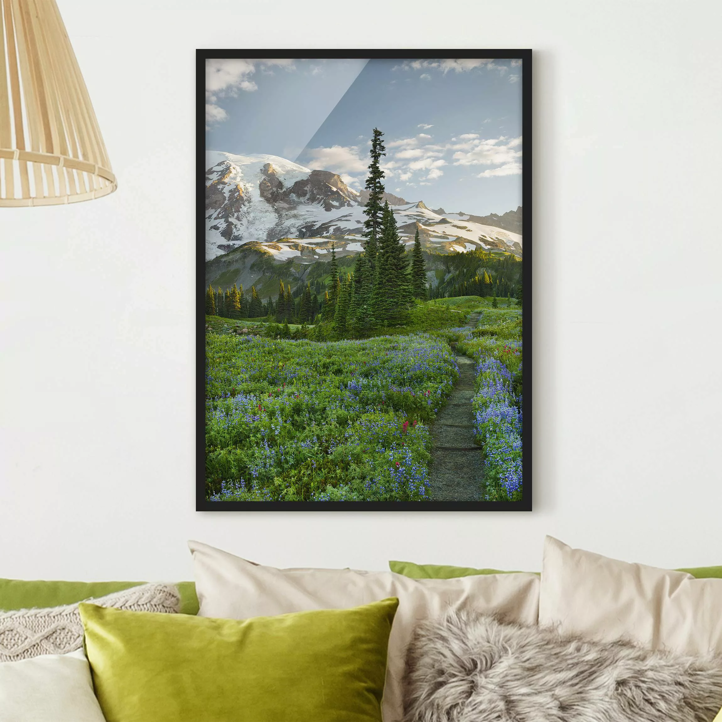 Bild mit Rahmen Natur & Landschaft - Hochformat Bergblick Wiesenpfad günstig online kaufen