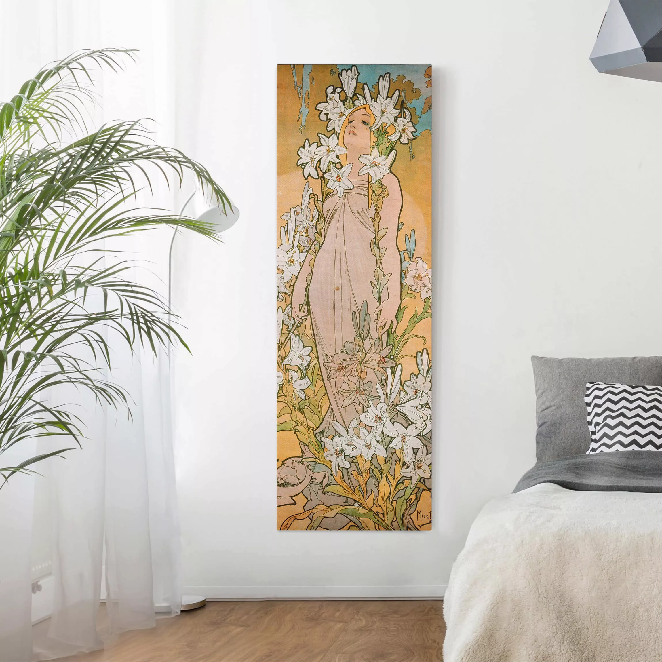 Leinwandbild - Hochformat Alfons Mucha - Die Lilie günstig online kaufen